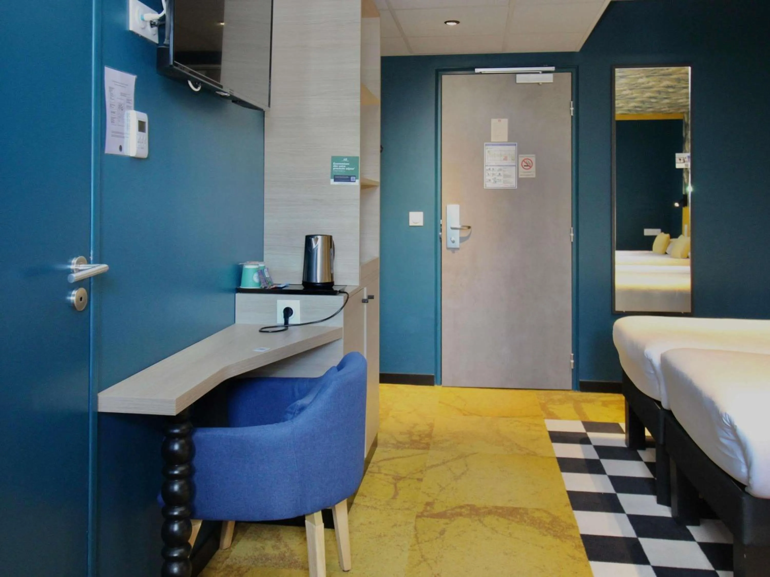 Bedroom, Bed in ibis Styles Dijon Sud Domaine De Beauregard 21600 Longvic