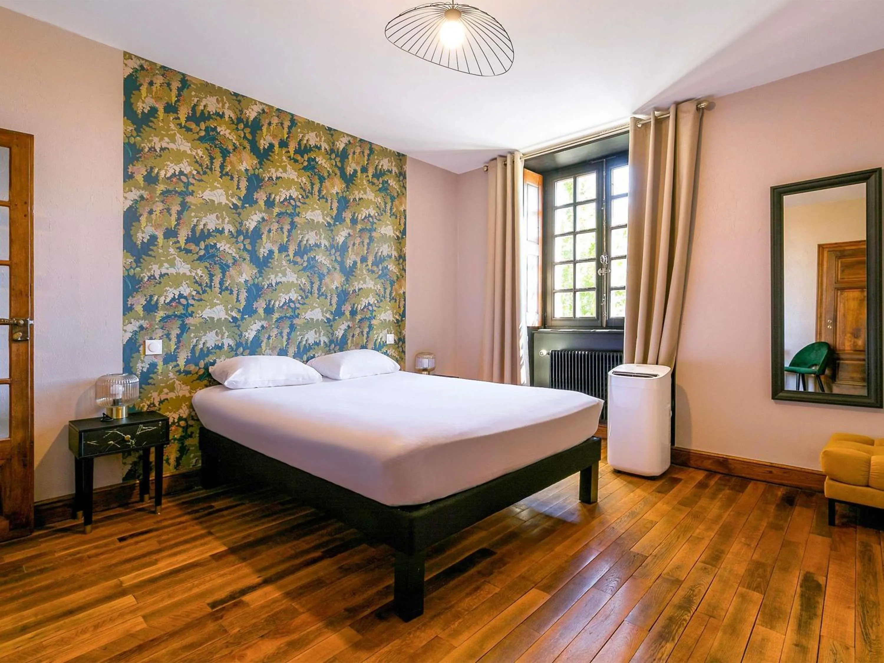 Bedroom, Bed in ibis Styles Dijon Sud Domaine De Beauregard 21600 Longvic