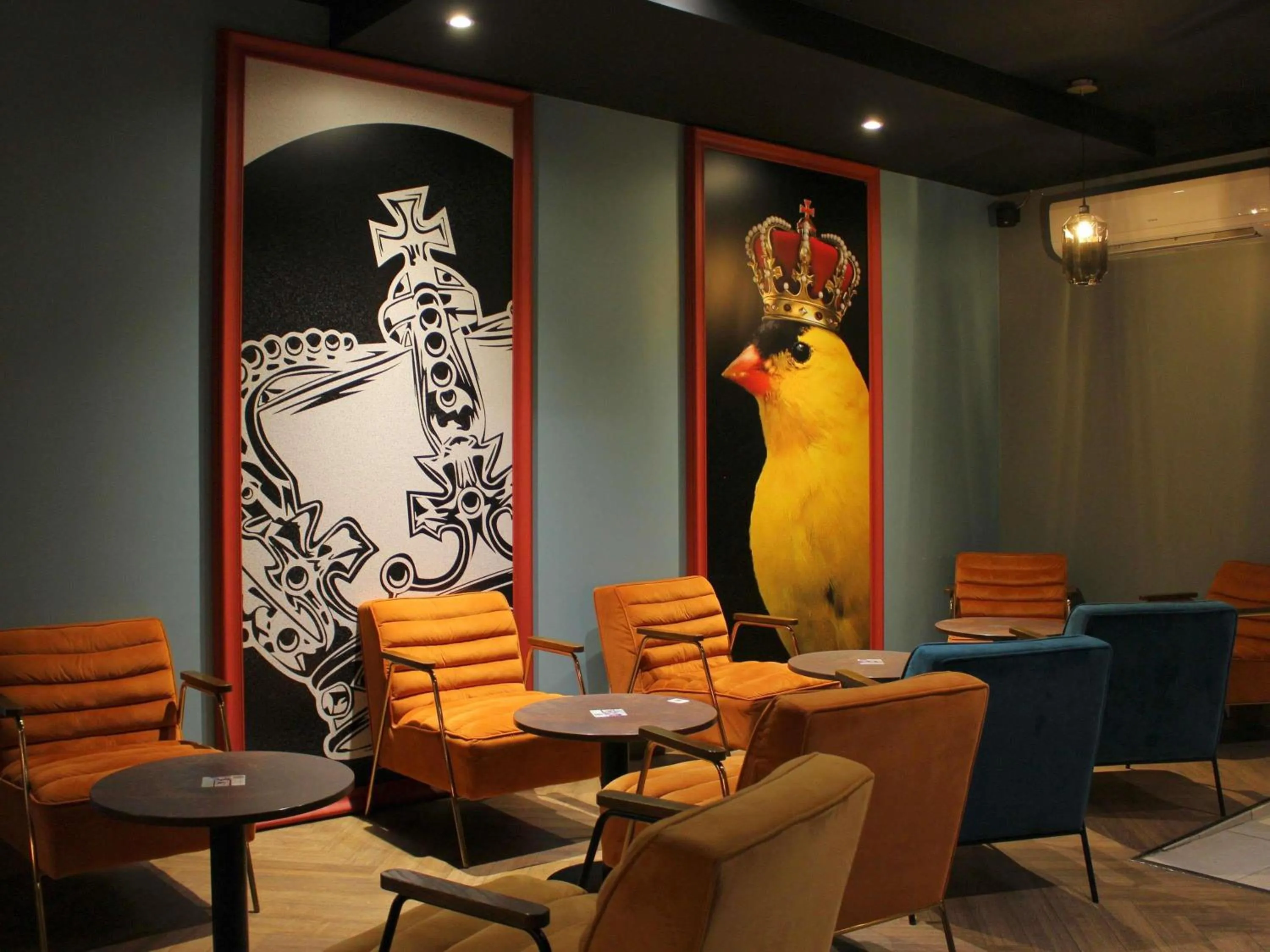 Lounge or bar in ibis Styles Dijon Sud Domaine De Beauregard 21600 Longvic