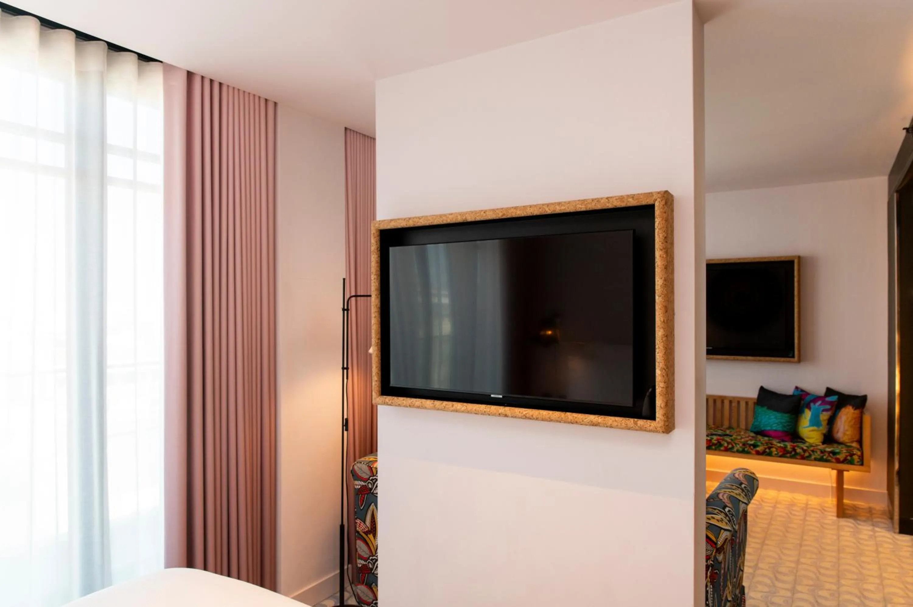 TV and multimedia, Bed in Mama Shelter Lisboa