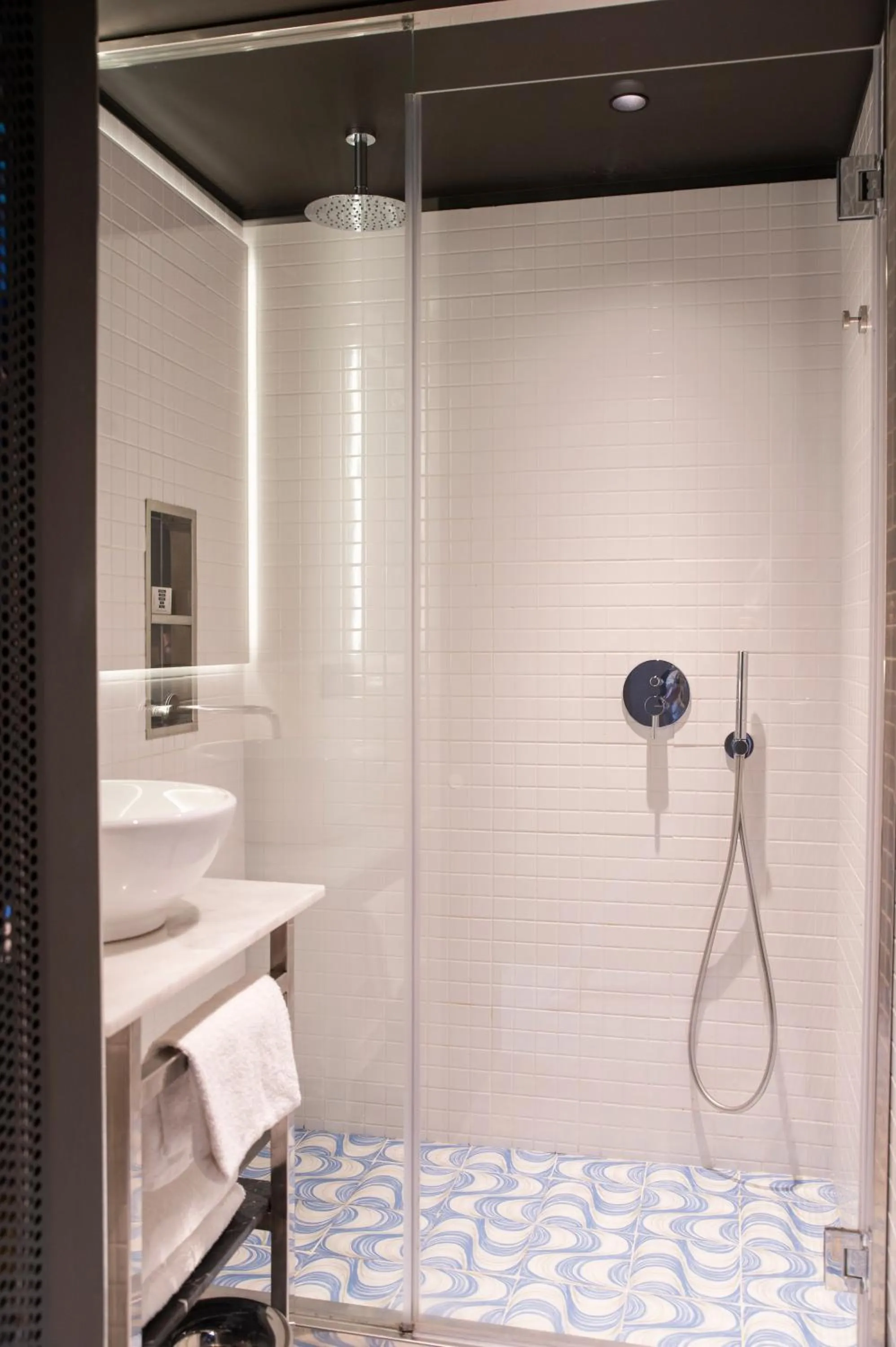 Shower in Mama Shelter Lisboa