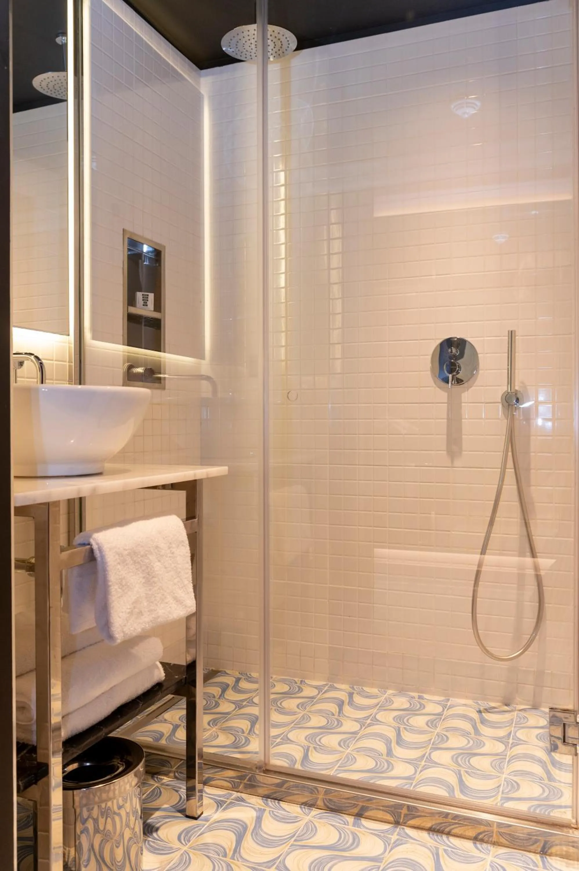 Shower in Mama Shelter Lisboa