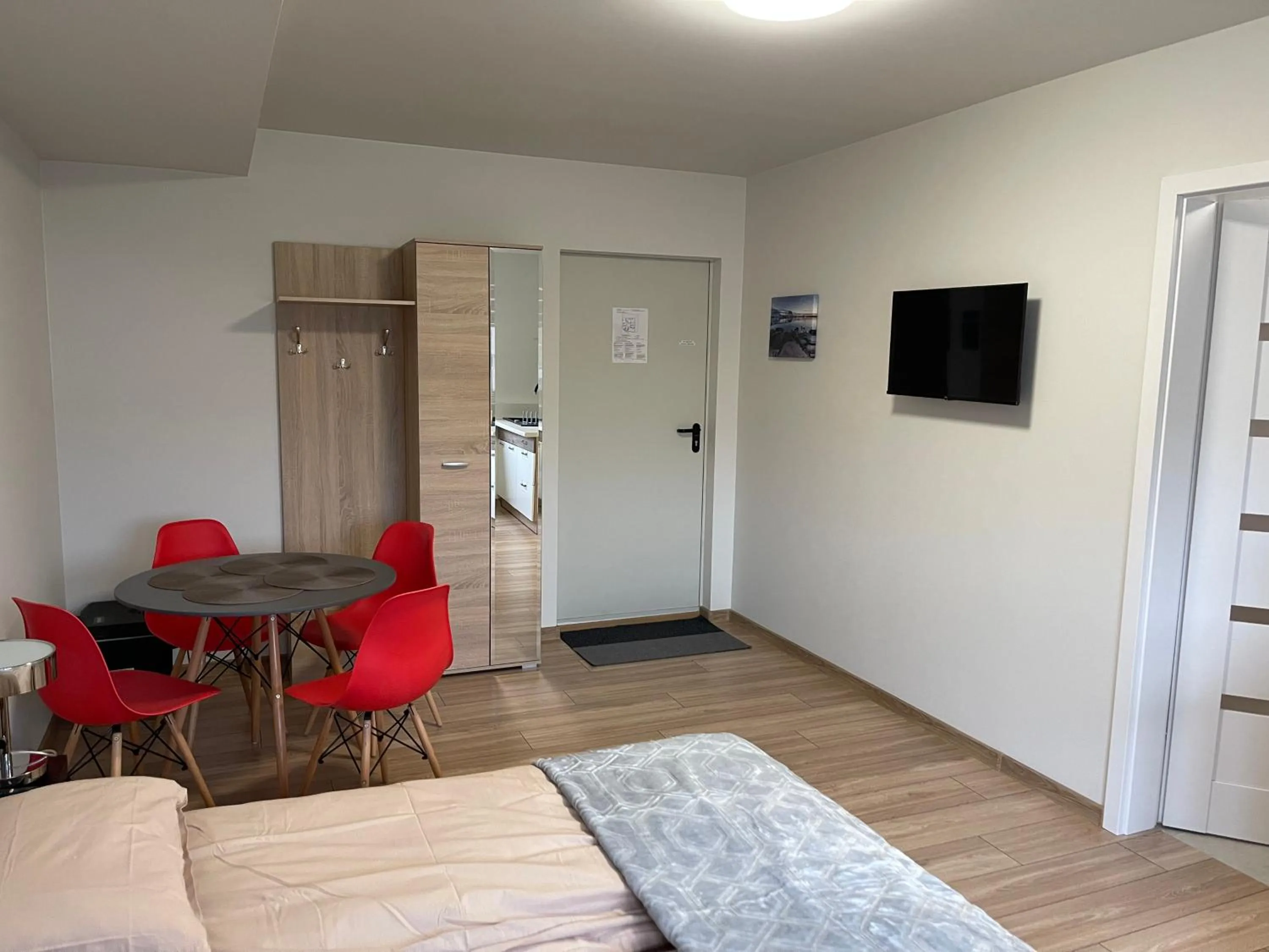 TV and multimedia, Bed in Helgrindur Guesthouse