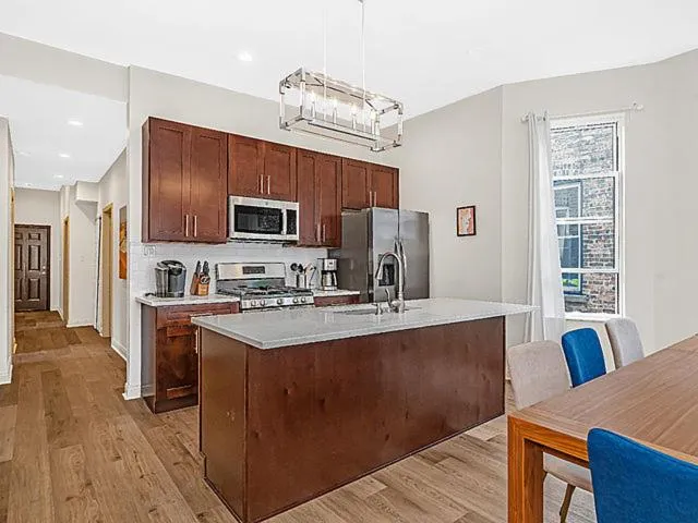 Coffee/tea facilities in Spacious 5-BR Apt next to transit Free Parking