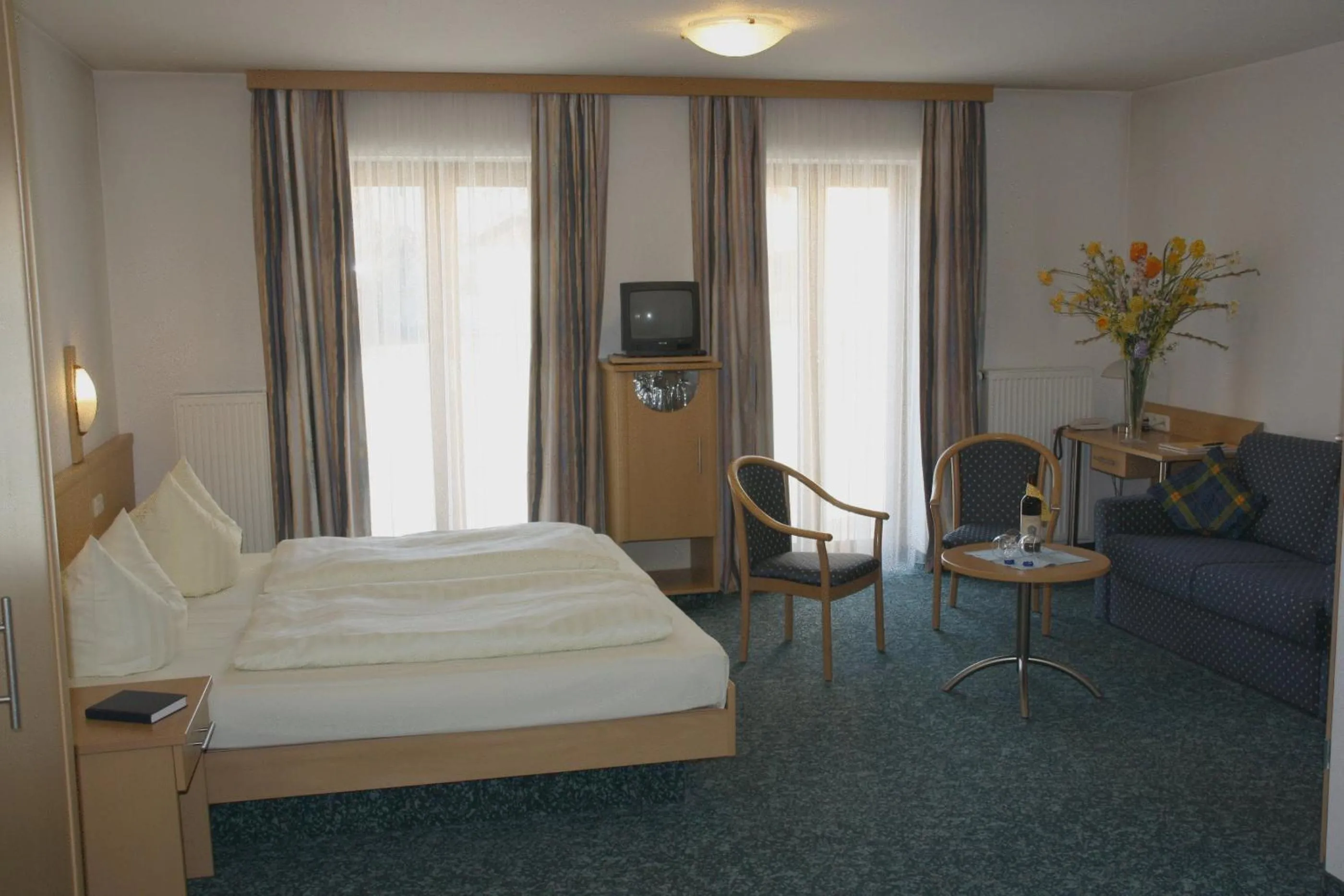 Photo of the whole room, Bed in Hotel Jagermo