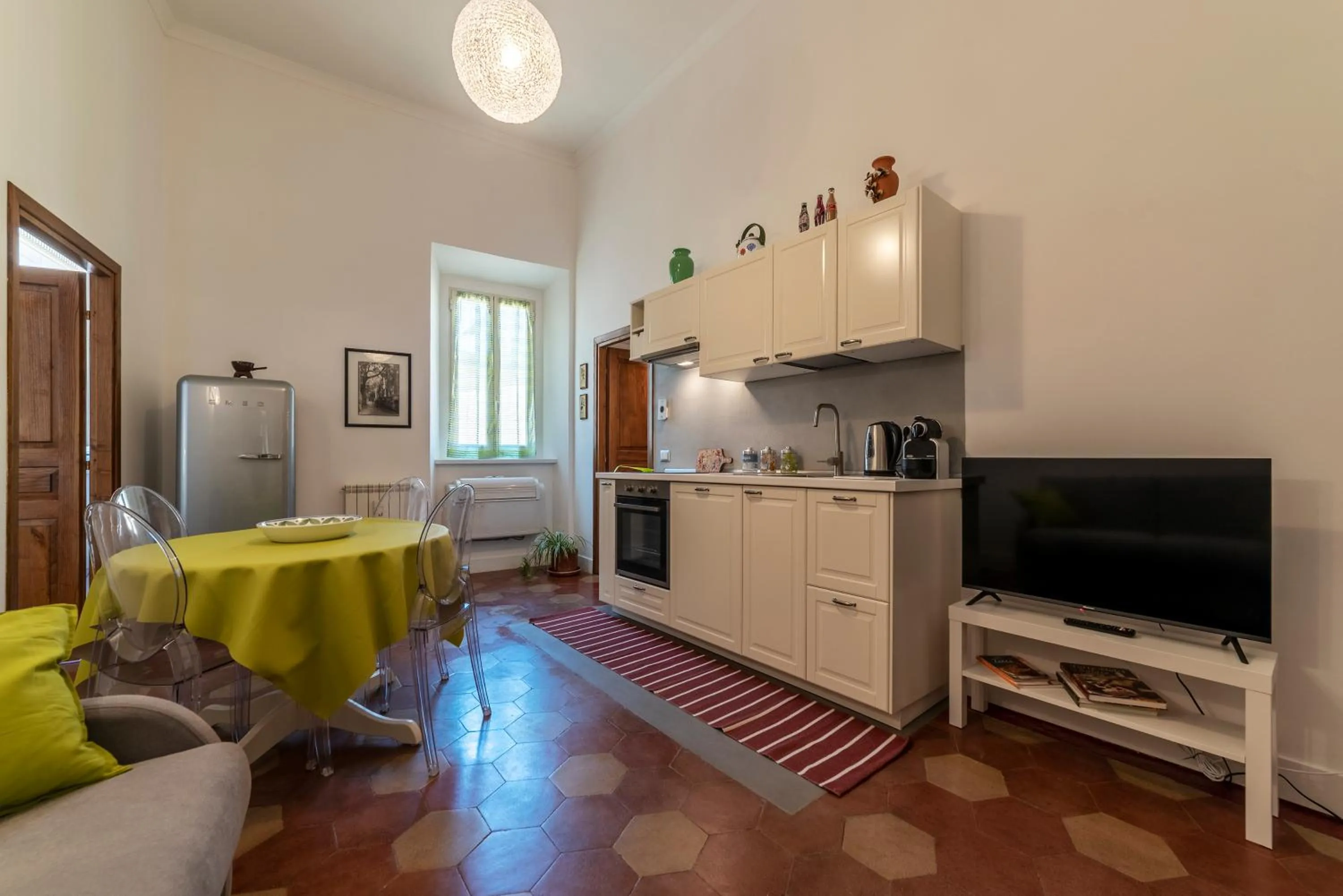 TV and multimedia in Largo di Torre Argentina Apartment