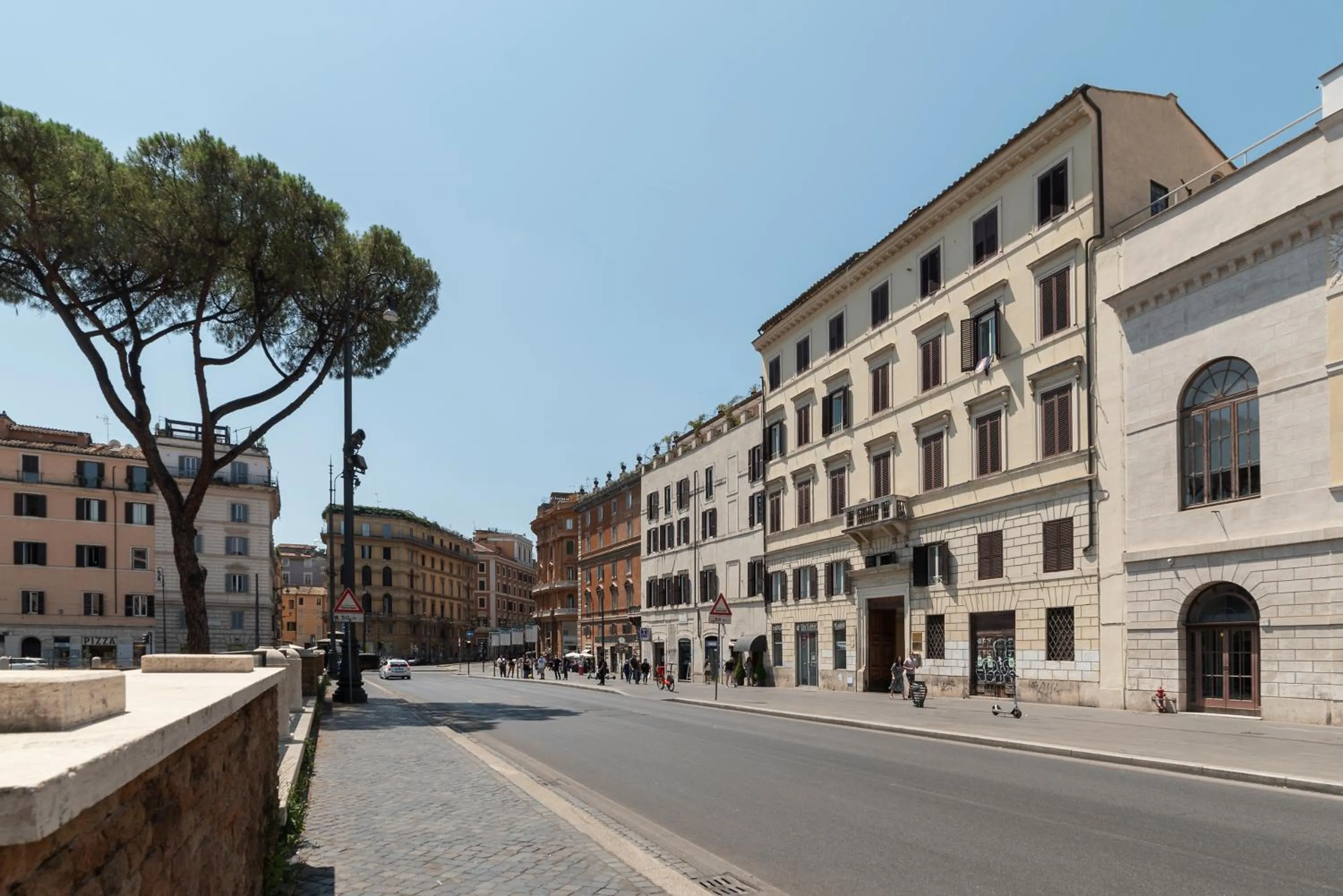 Neighbourhood in Largo di Torre Argentina Apartment