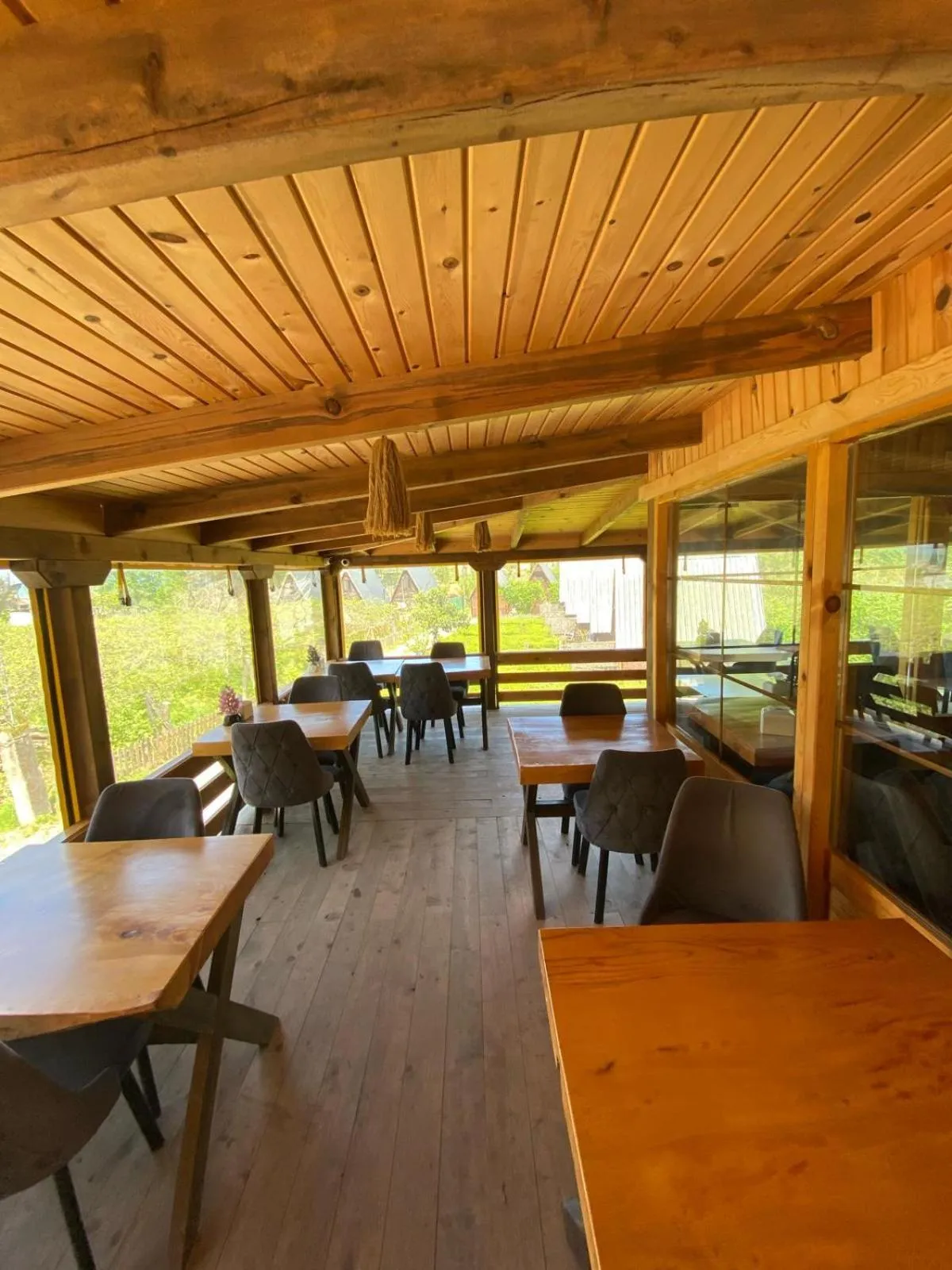 Restaurant/places to eat in Oce Bungalow