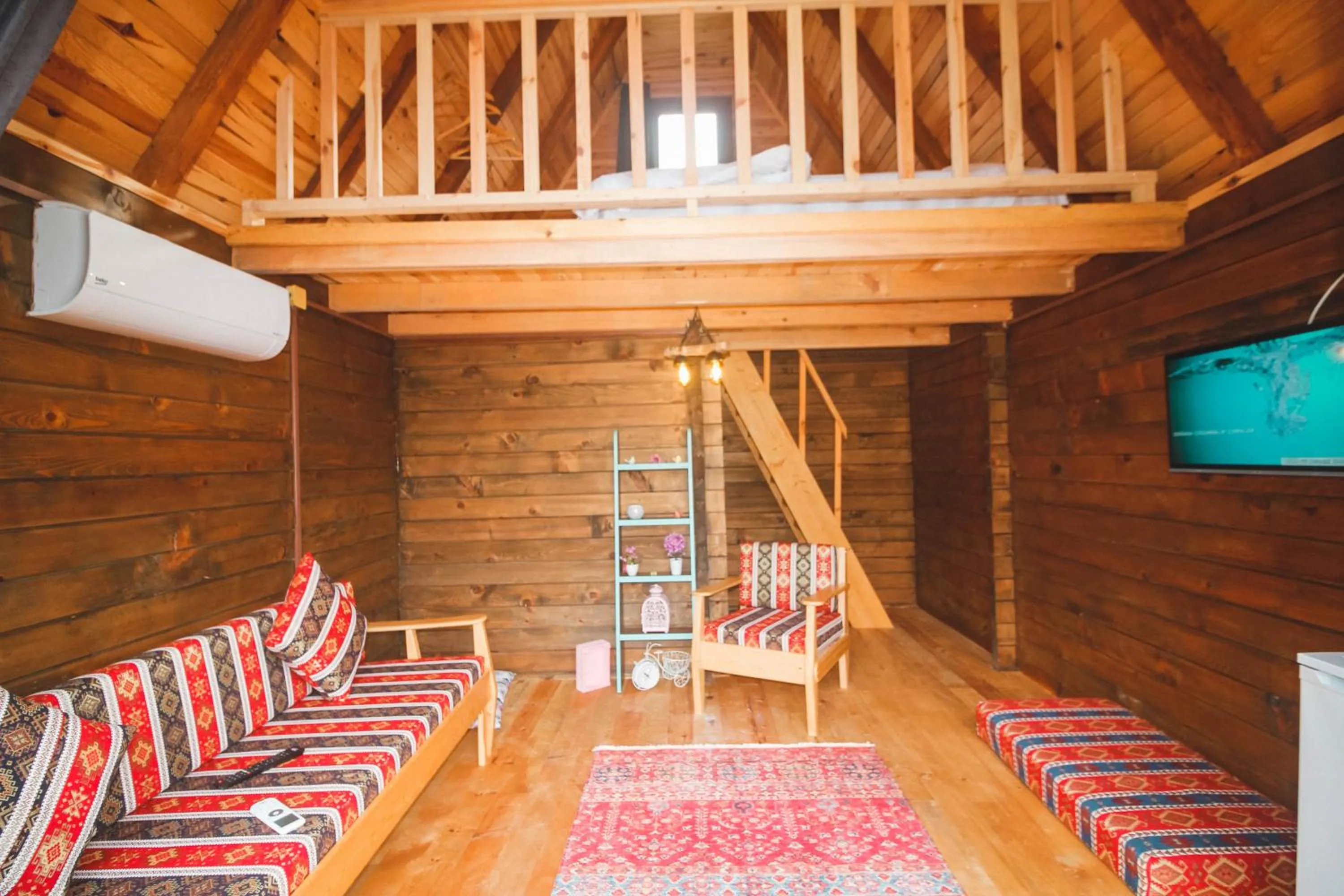 Communal lounge/ TV room in Oce Bungalow