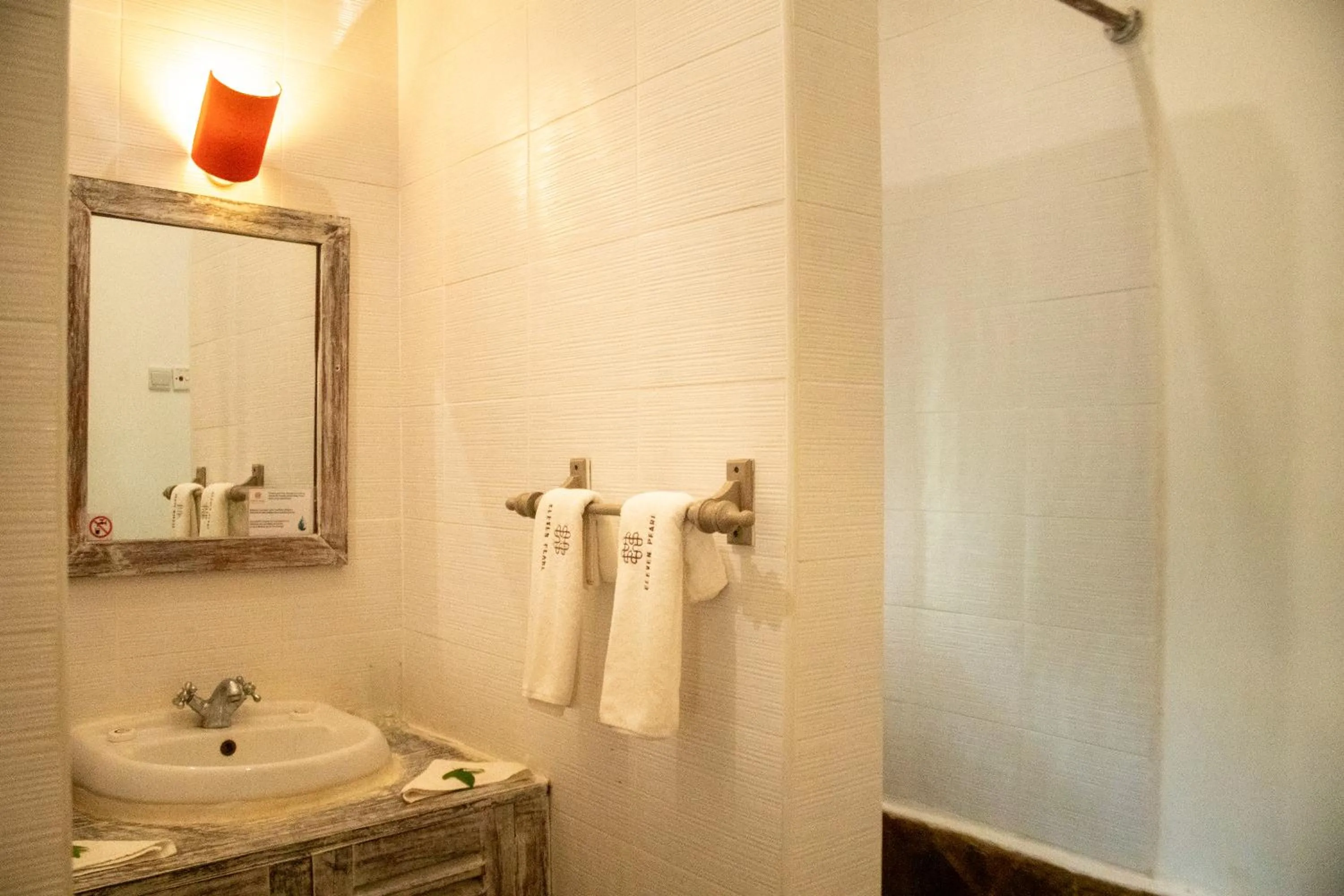 Bathroom in Eleven Pearl Boutique Hotel & Spa