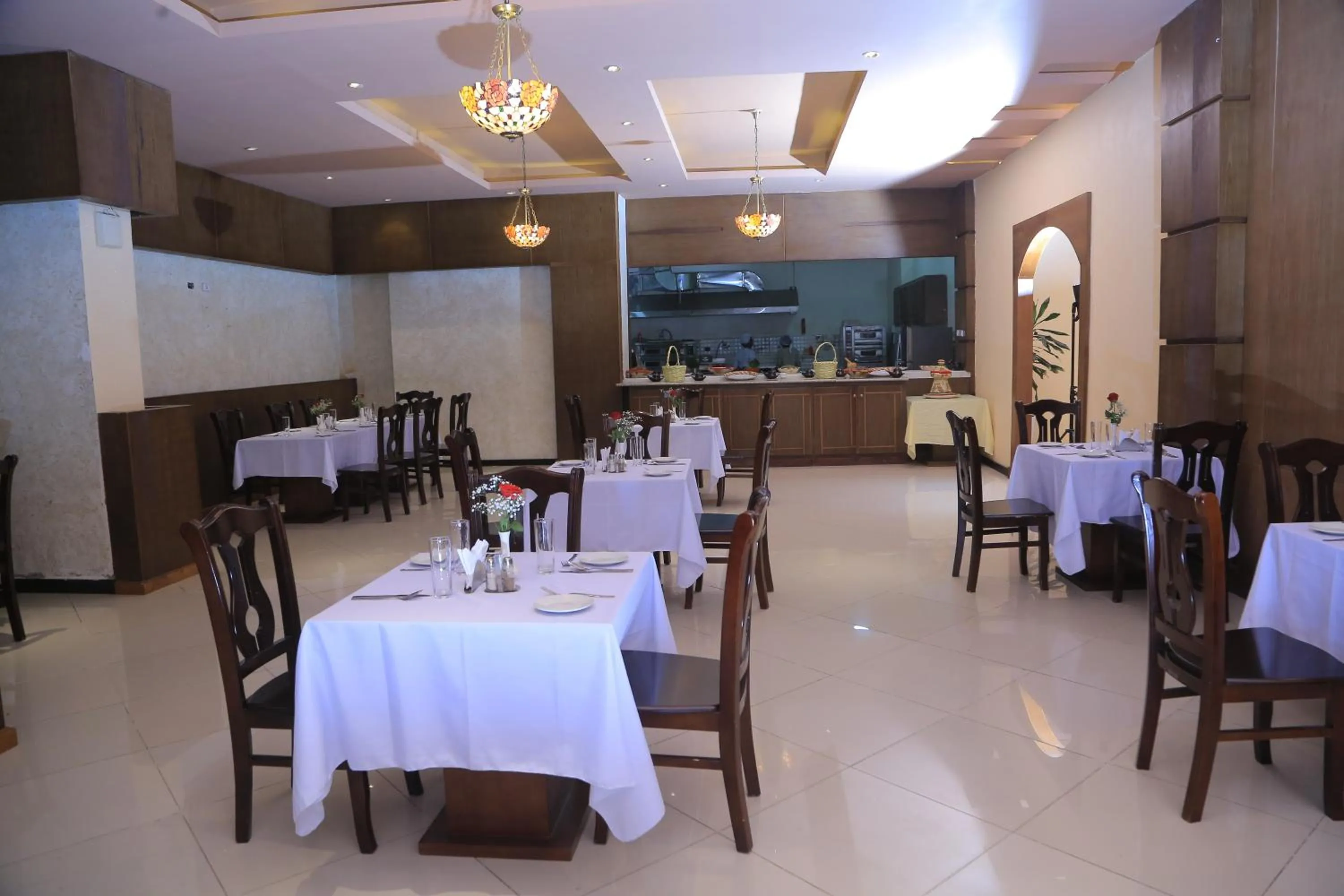 Restaurant/places to eat in Daisy Hotel