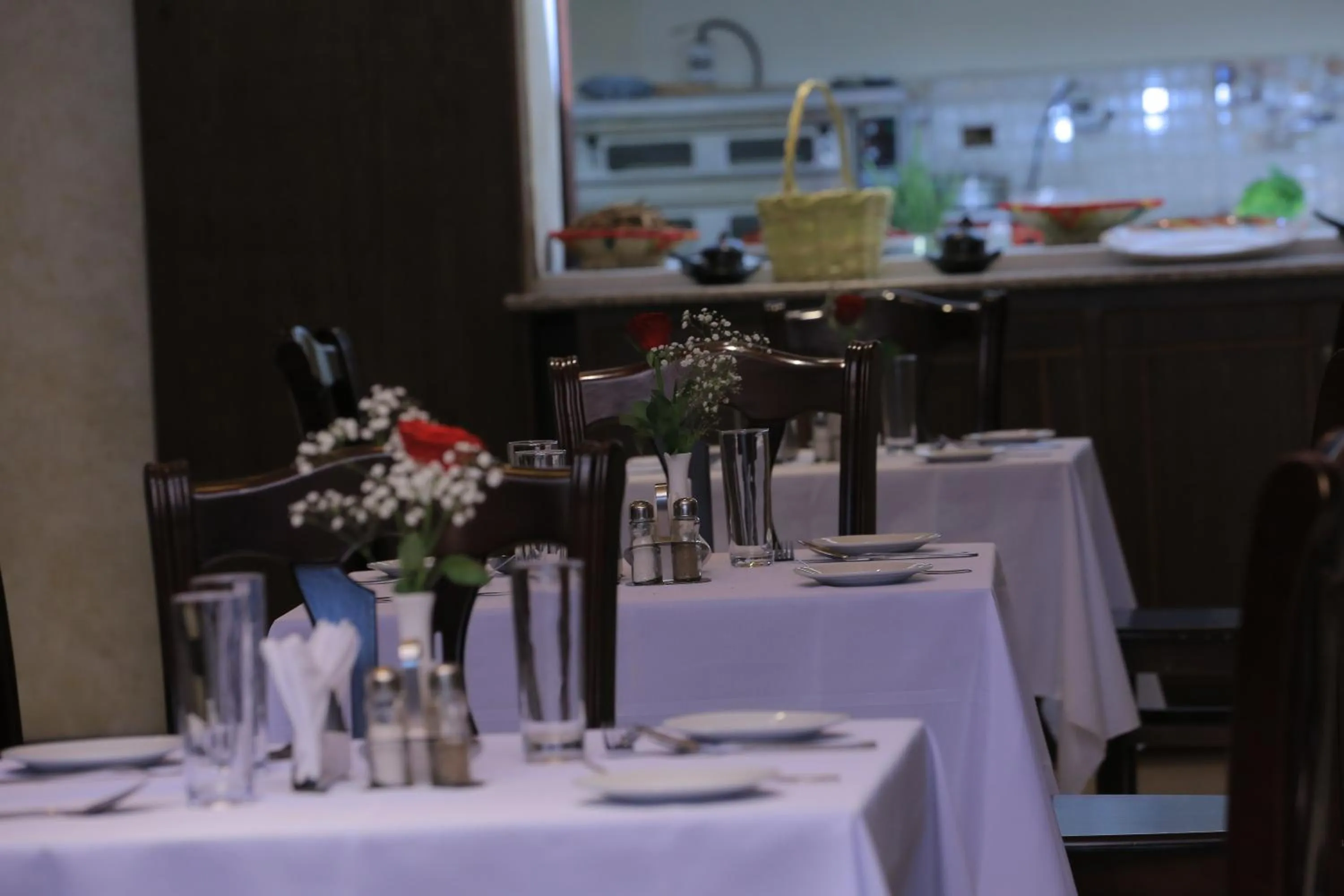 Restaurant/places to eat in Daisy Hotel