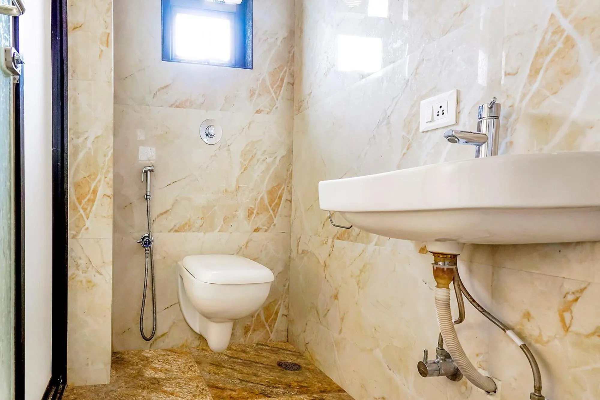 Bathroom in FabHotel Eros 211 - Nr Sreebhumi