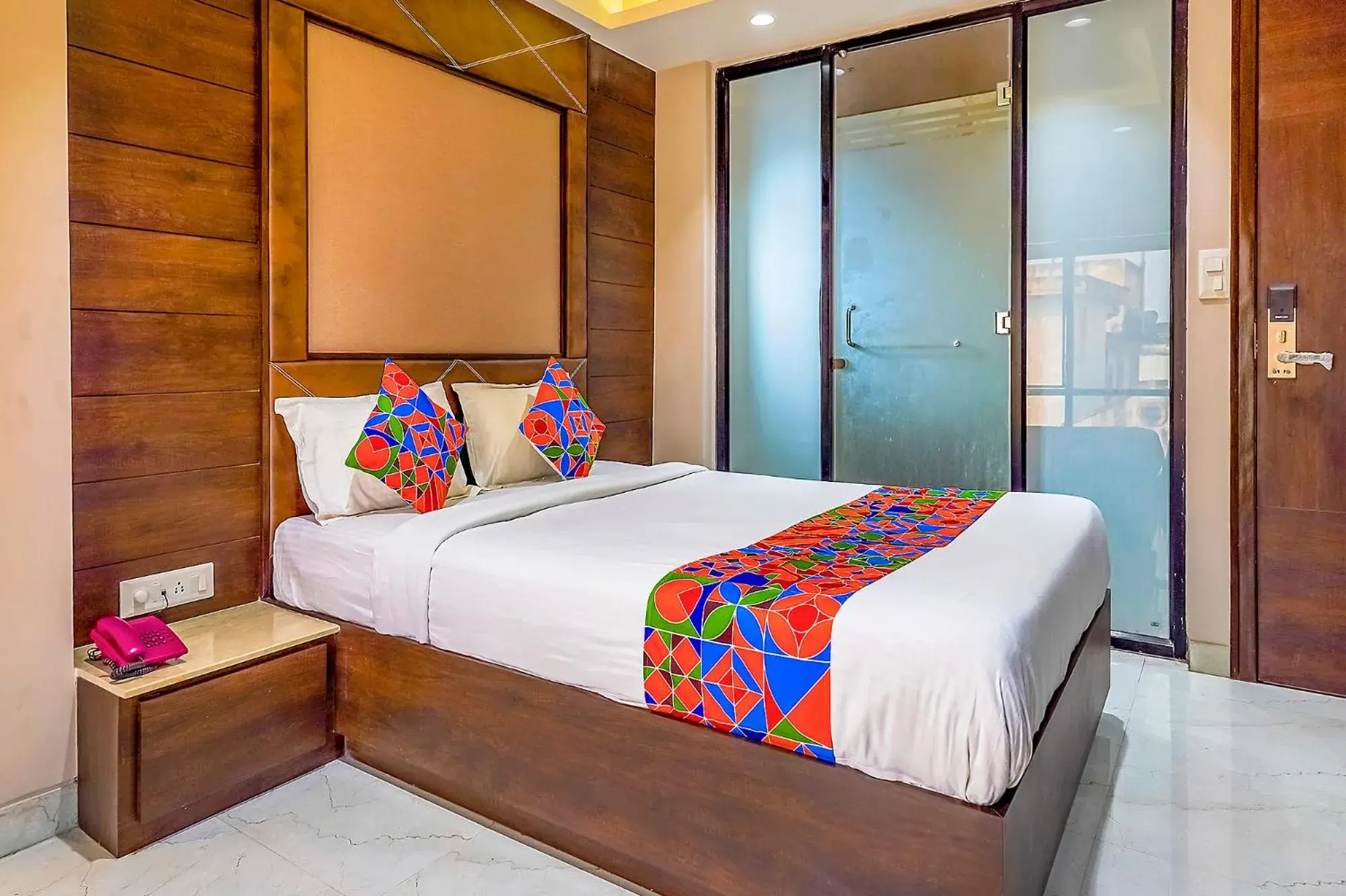 Deluxe Room - single occupancy in FabHotel Eros 211 - Nr Sreebhumi Deluxe Room - single occupancy in FabHotel Eros 211 - Nr Sreebhumi