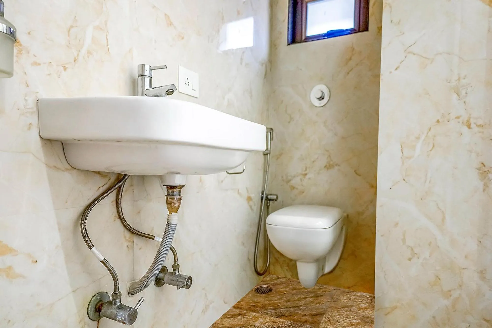 Toilet in FabHotel Eros 211 - Nr Sreebhumi