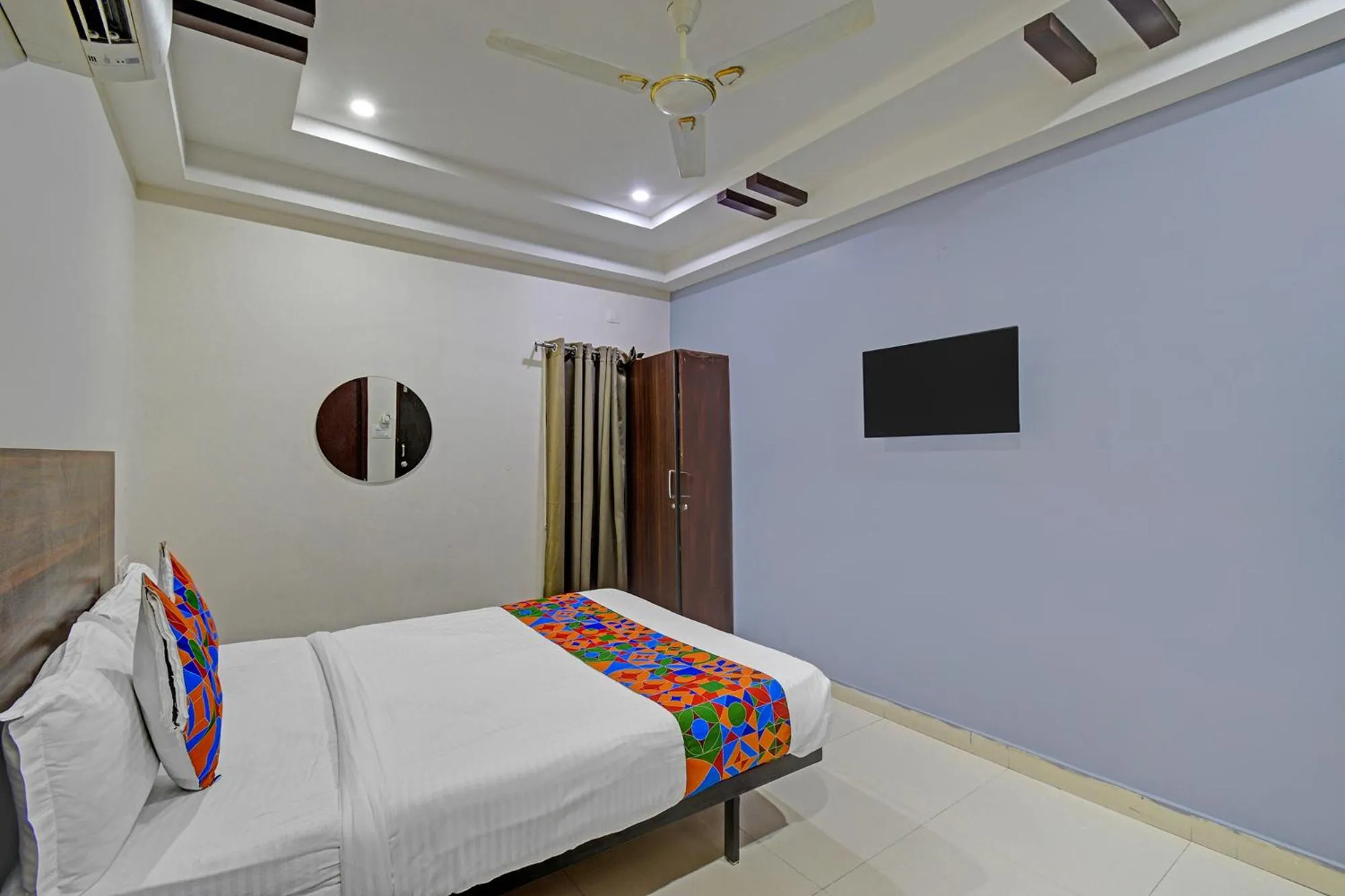 Bed in FabHotel White House Leo