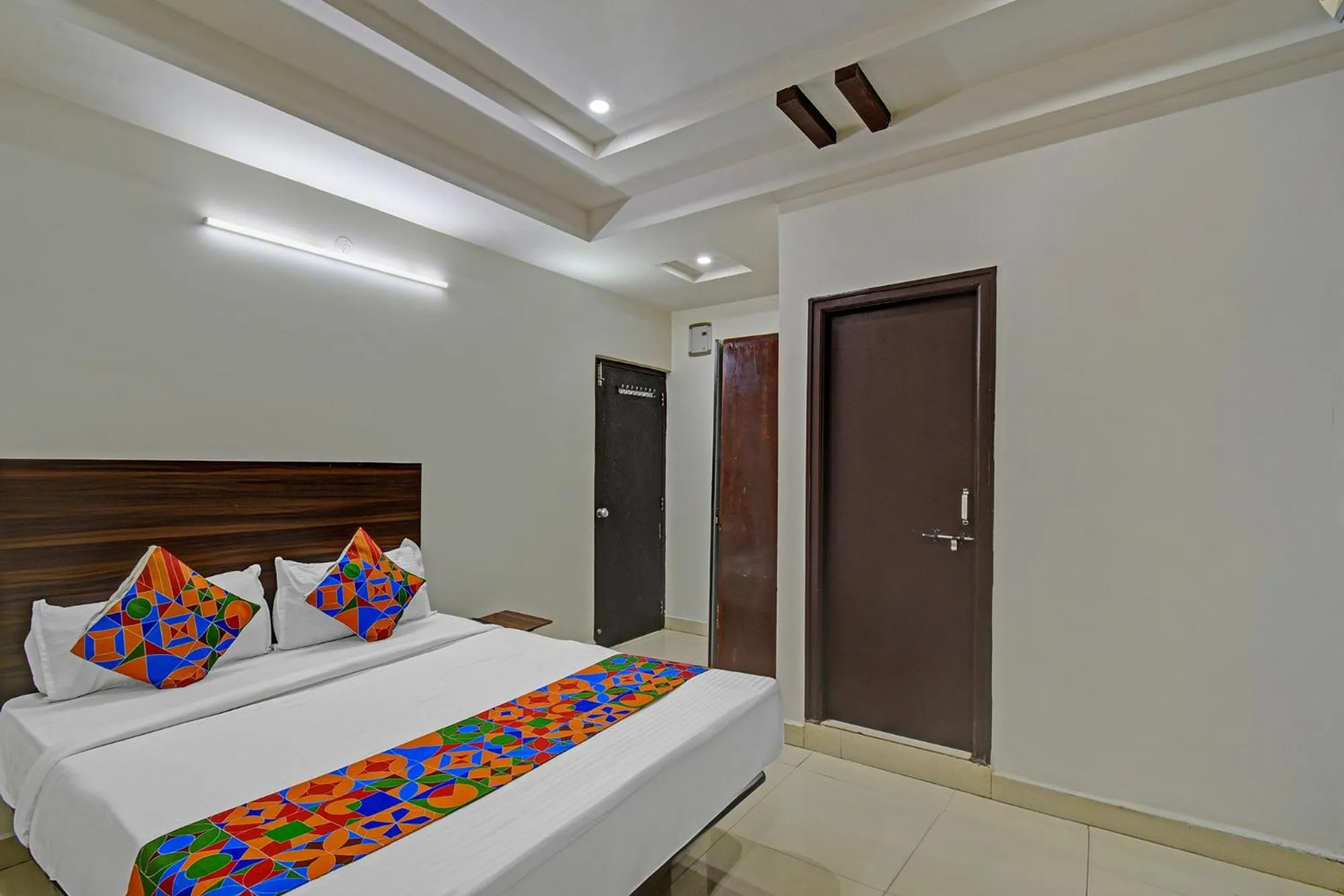 Bed in FabHotel White House Leo