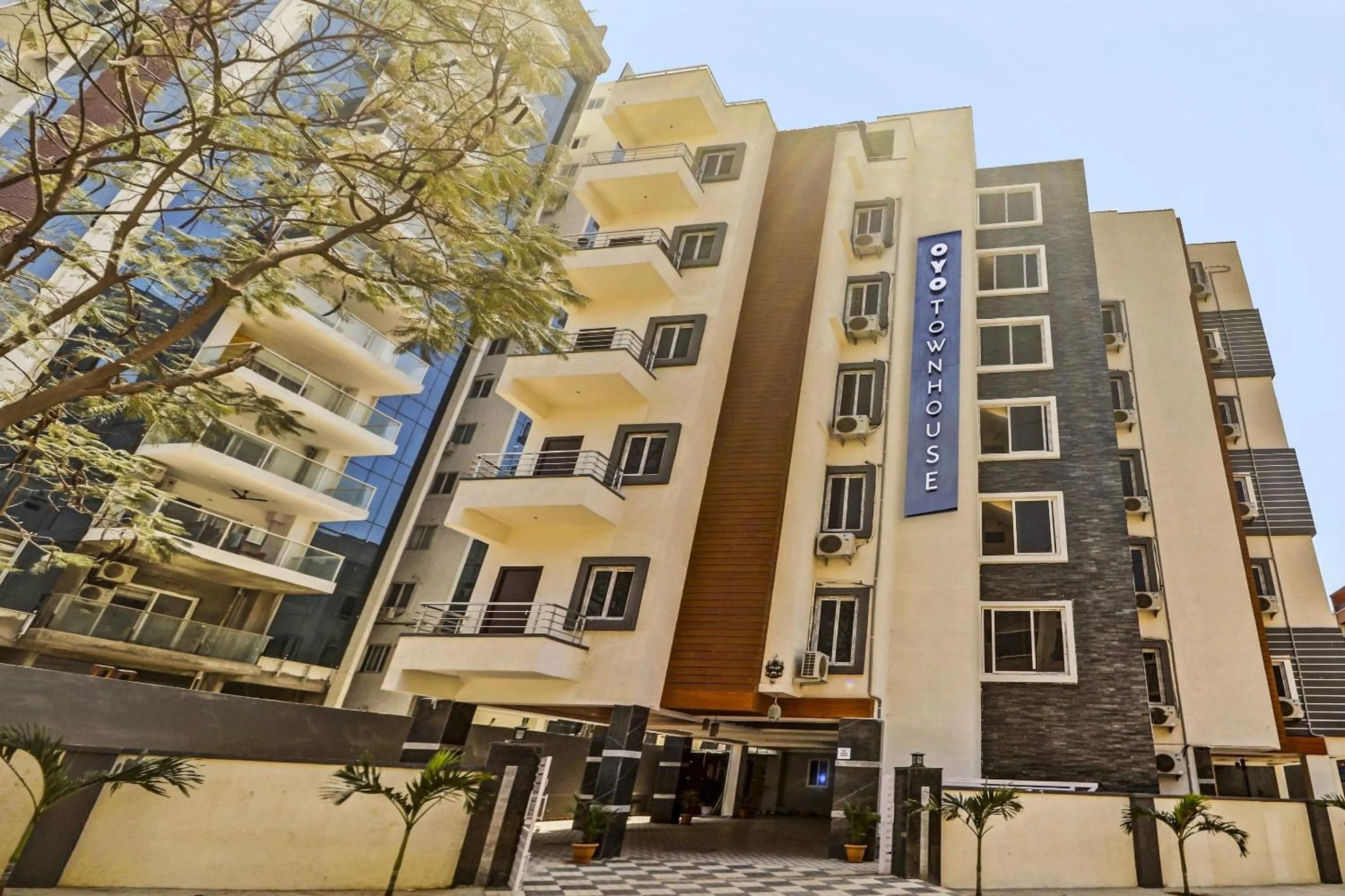 Collection O White House Near KIMS Kondapur