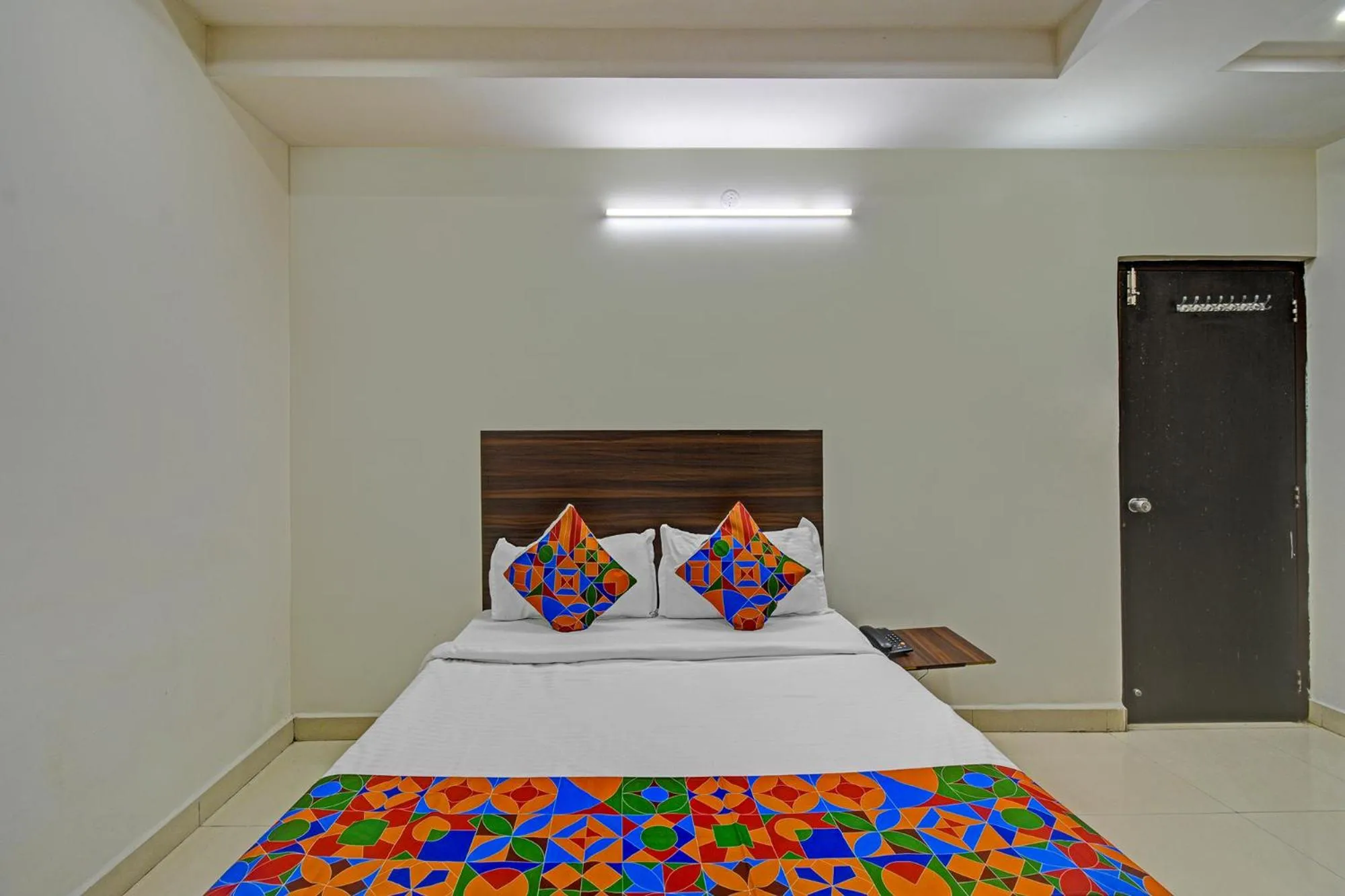 Bed in FabHotel White House Leo