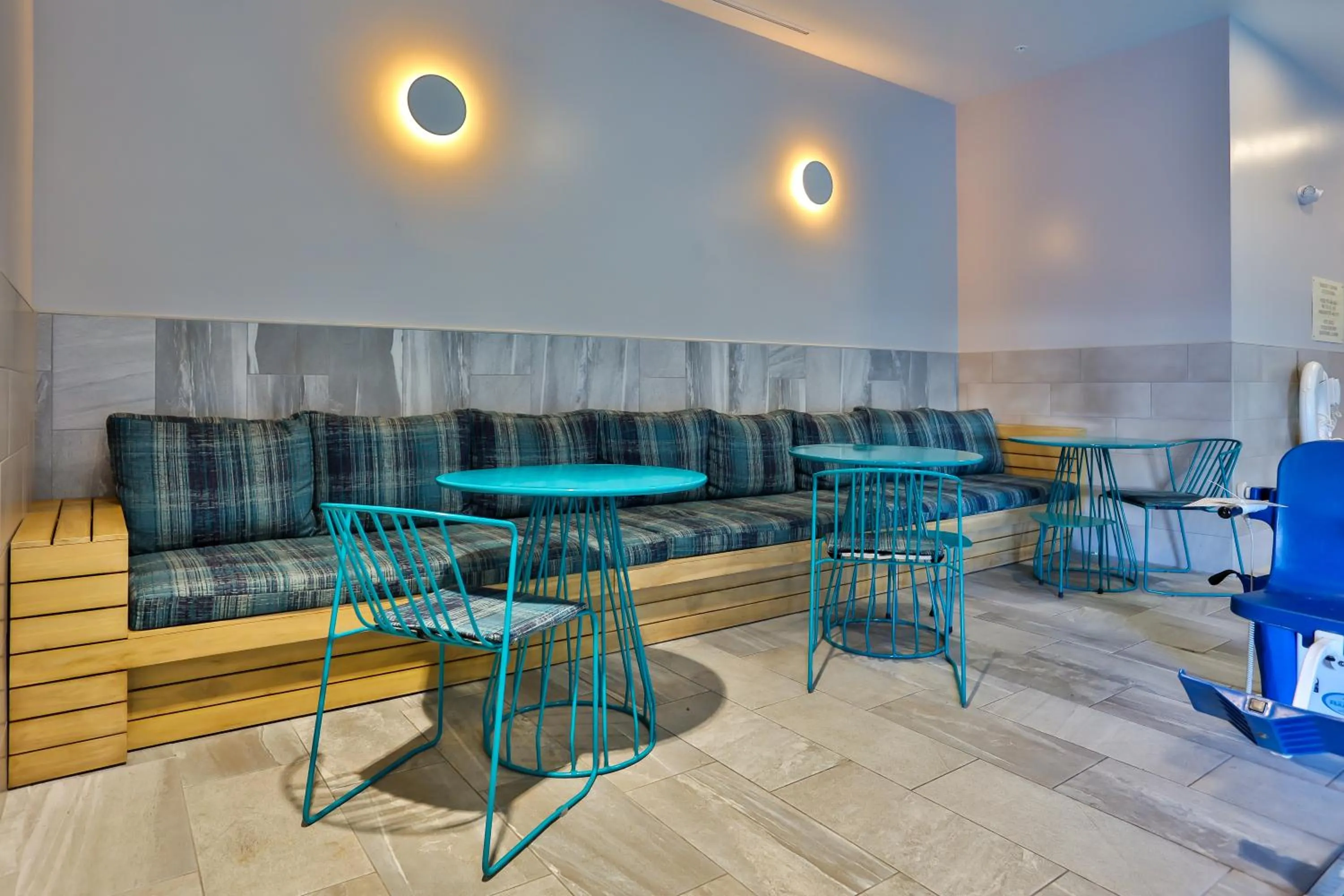 Seating area in Hotel Indigo - Silverthorne by IHG
