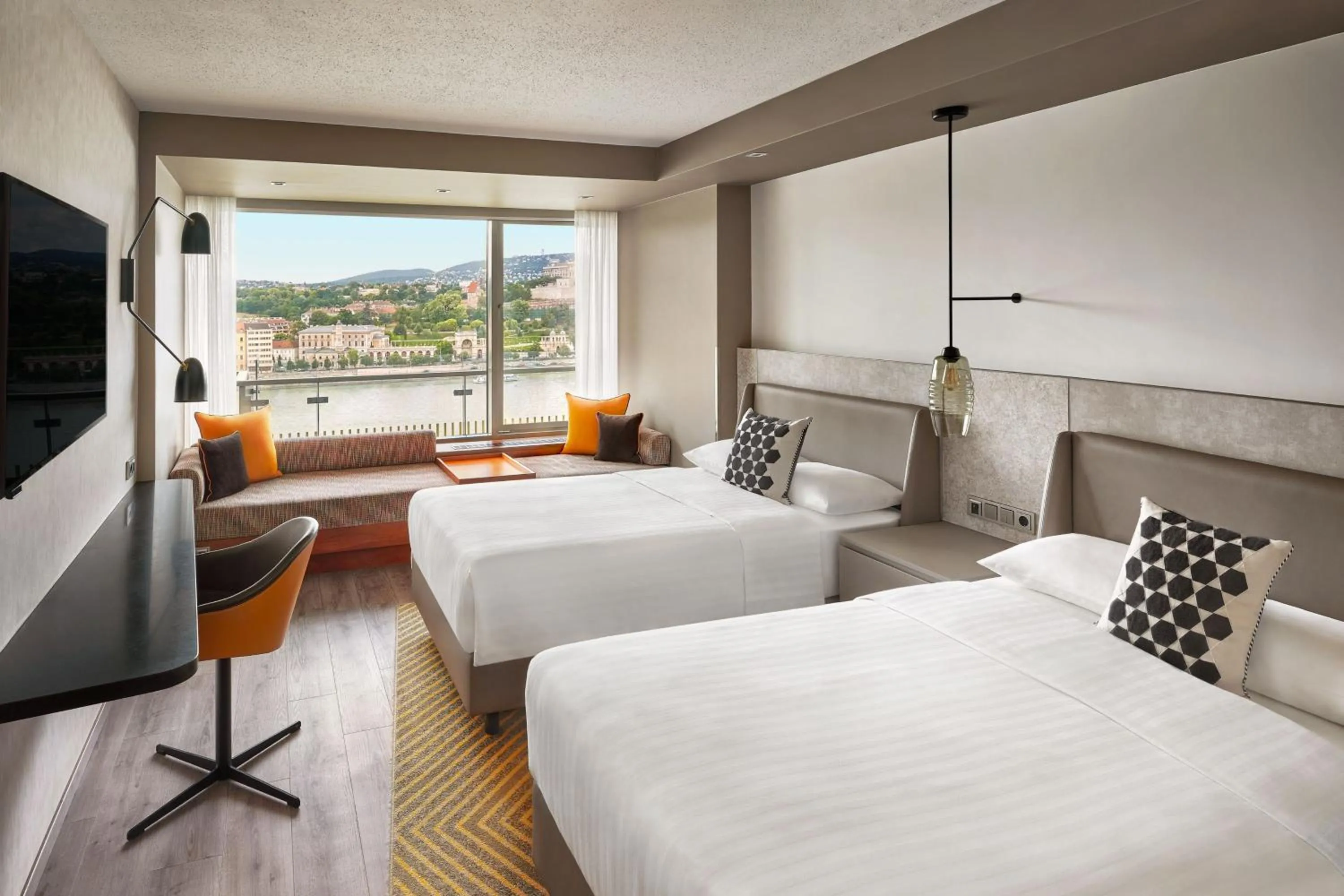 Photo of the whole room, Bed in Budapest Marriott Hotel