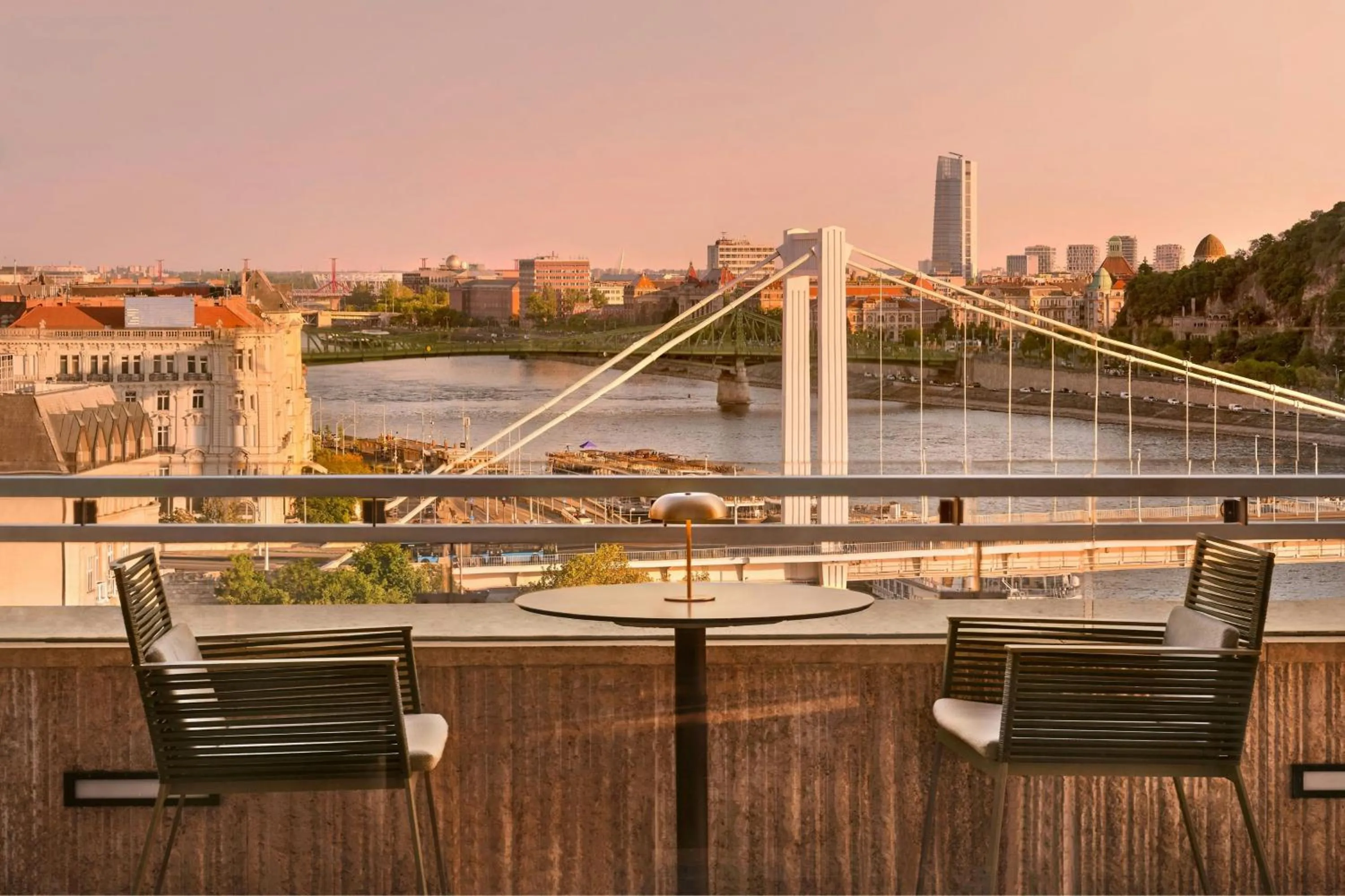 Lounge or bar in Budapest Marriott Hotel