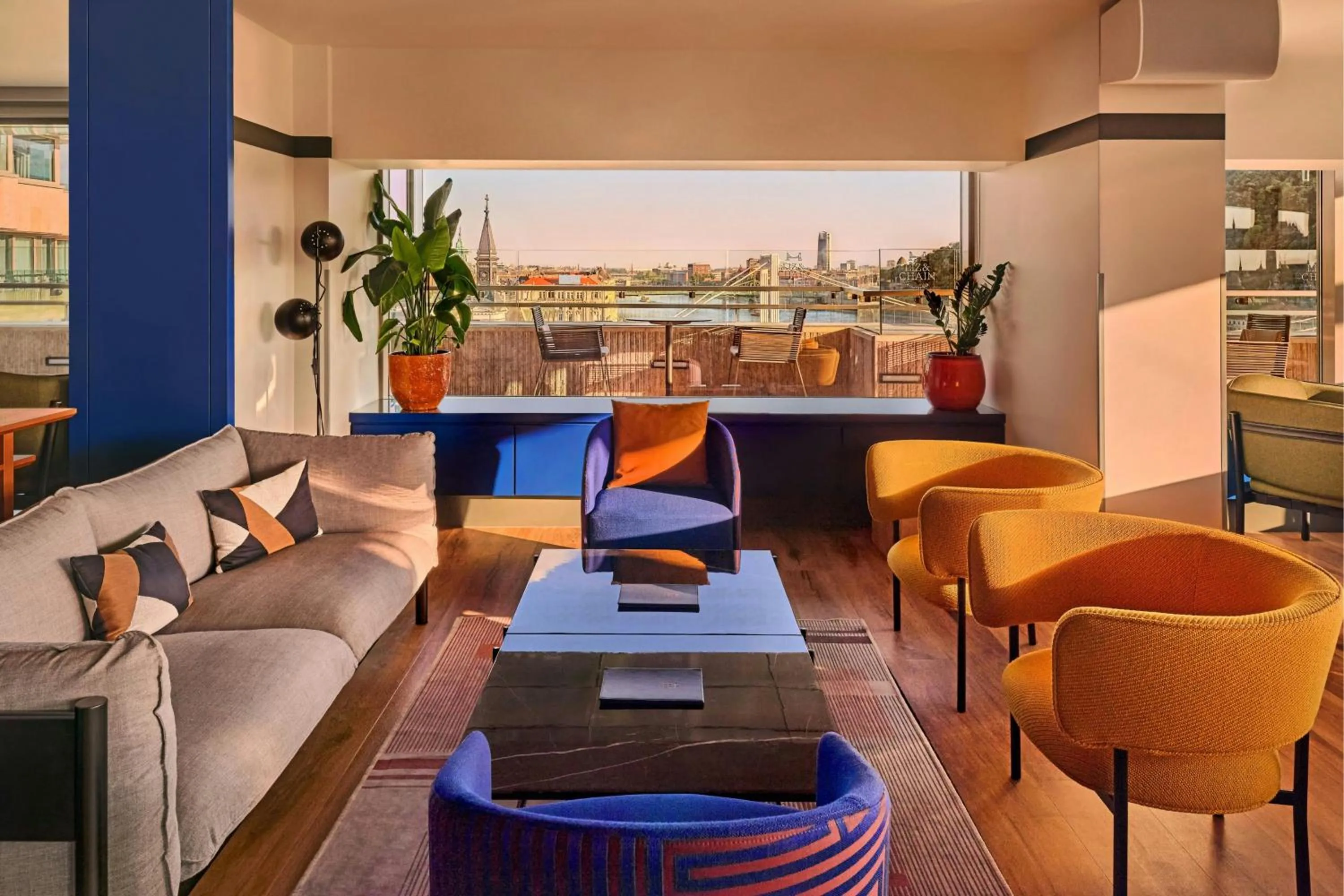 Lounge or bar in Budapest Marriott Hotel