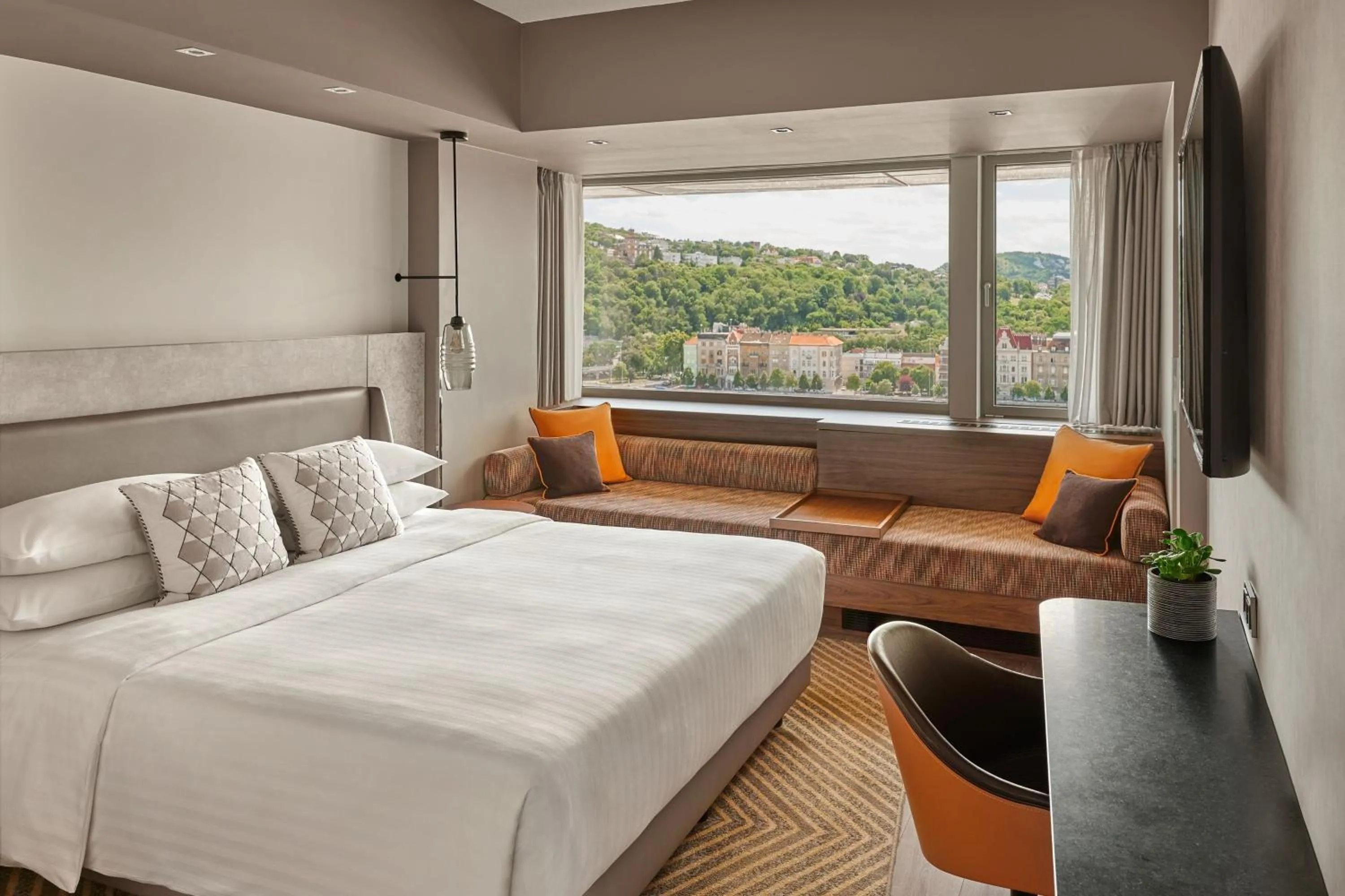 Bedroom, Bed in Budapest Marriott Hotel