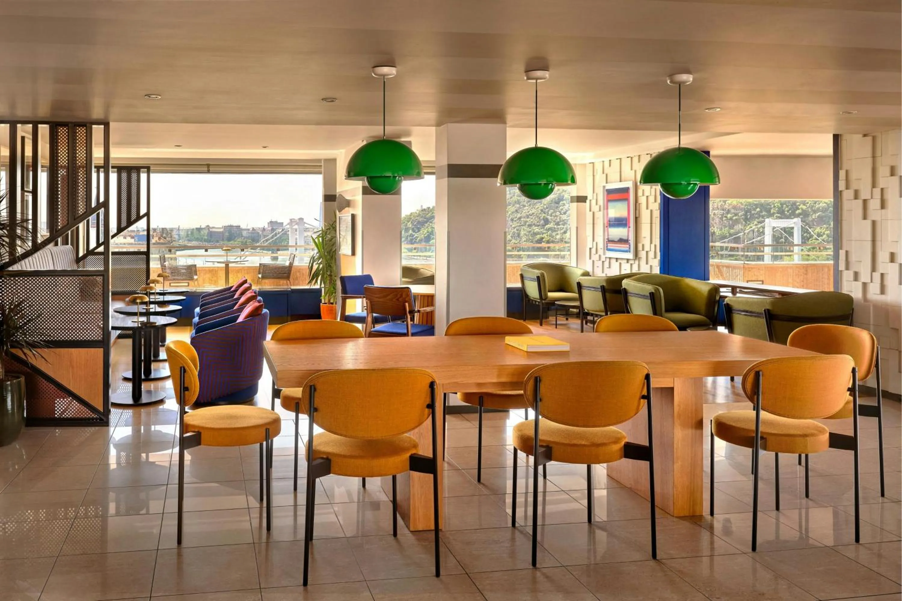 Lounge or bar in Budapest Marriott Hotel