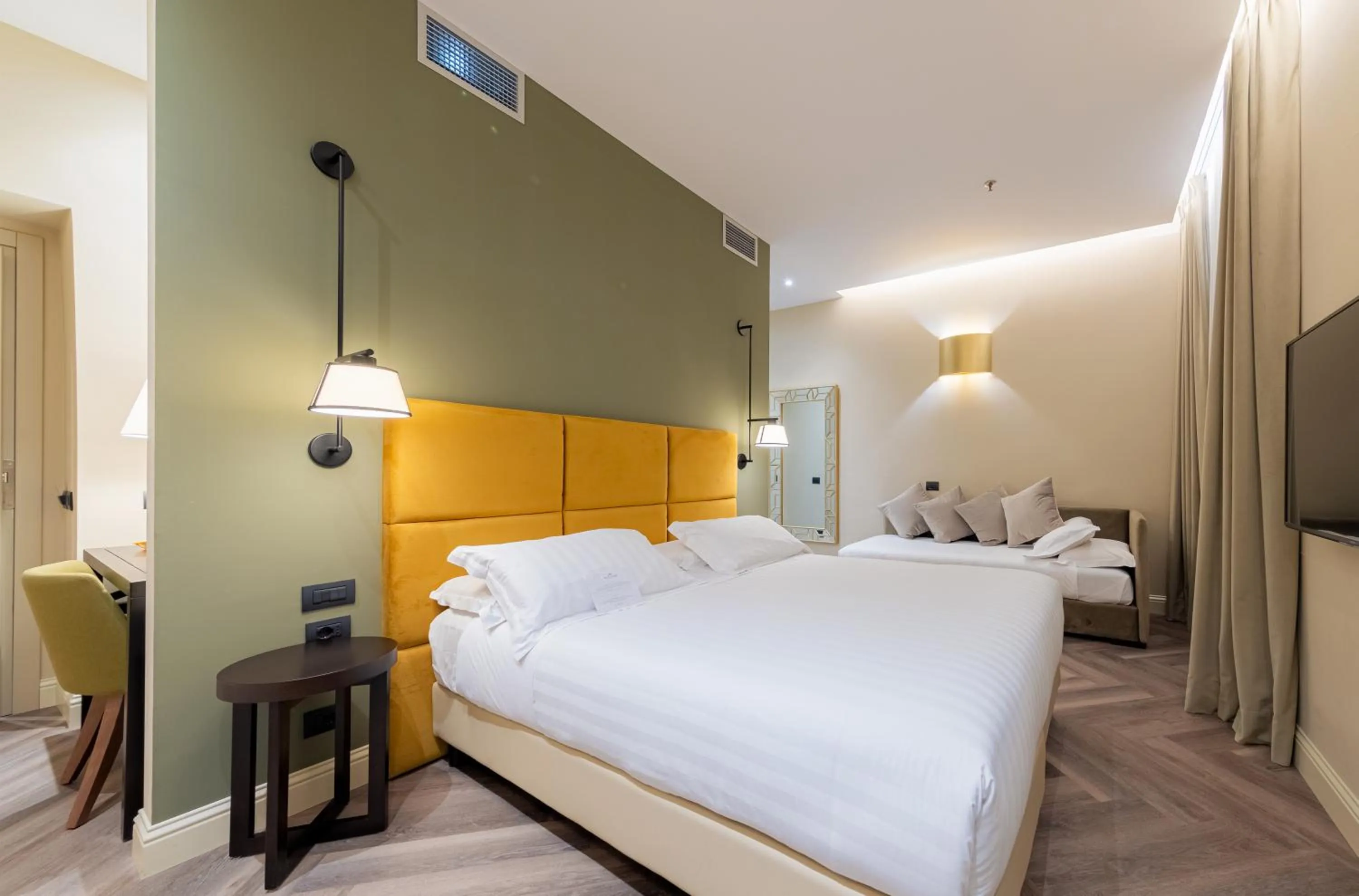 Bedroom, Bed in Hotel Astoria