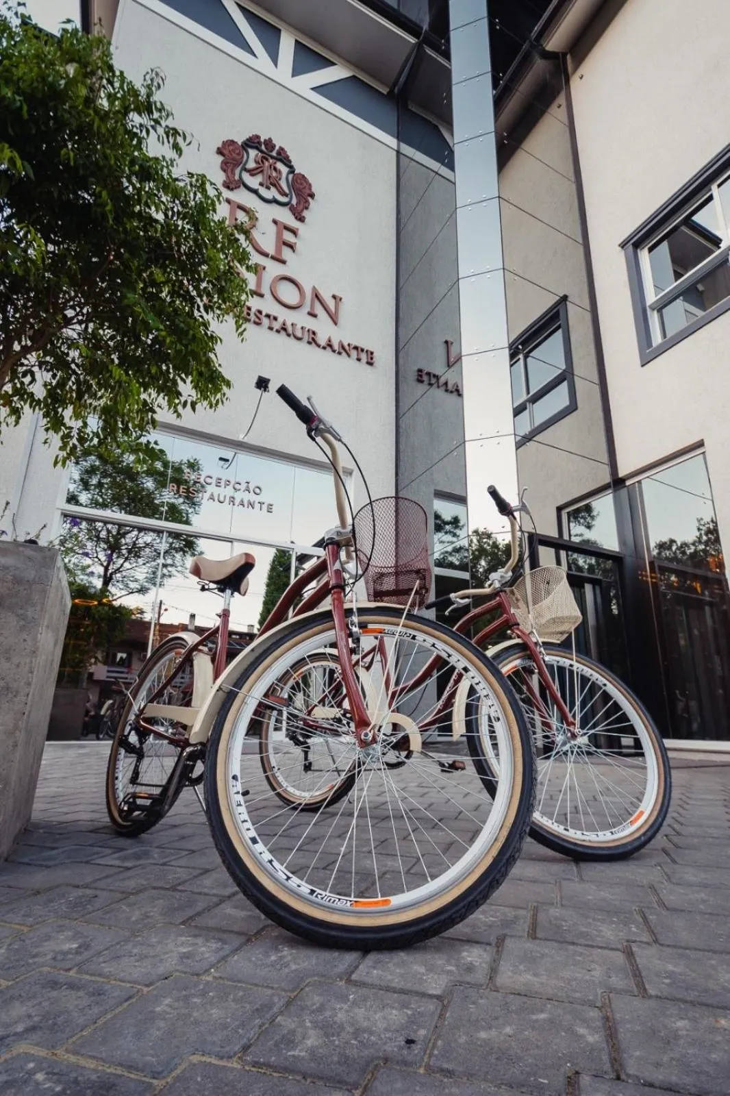 Property building in Hotel e Restaurante GIRATÓRIO RF Vision - A melhor vista 360 de Gramado