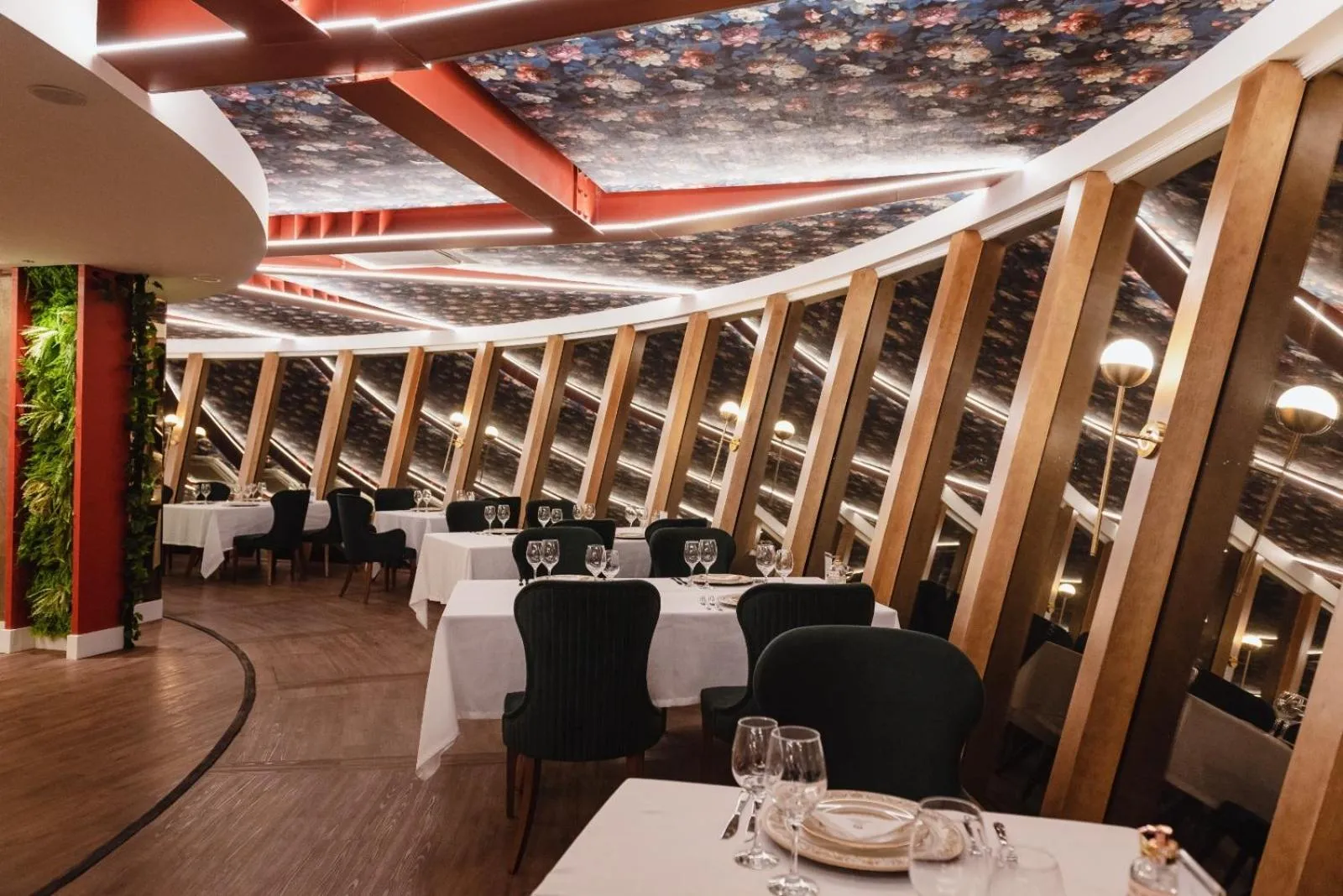 Restaurant/places to eat in Hotel e Restaurante GIRATÓRIO RF Vision - A melhor vista 360 de Gramado