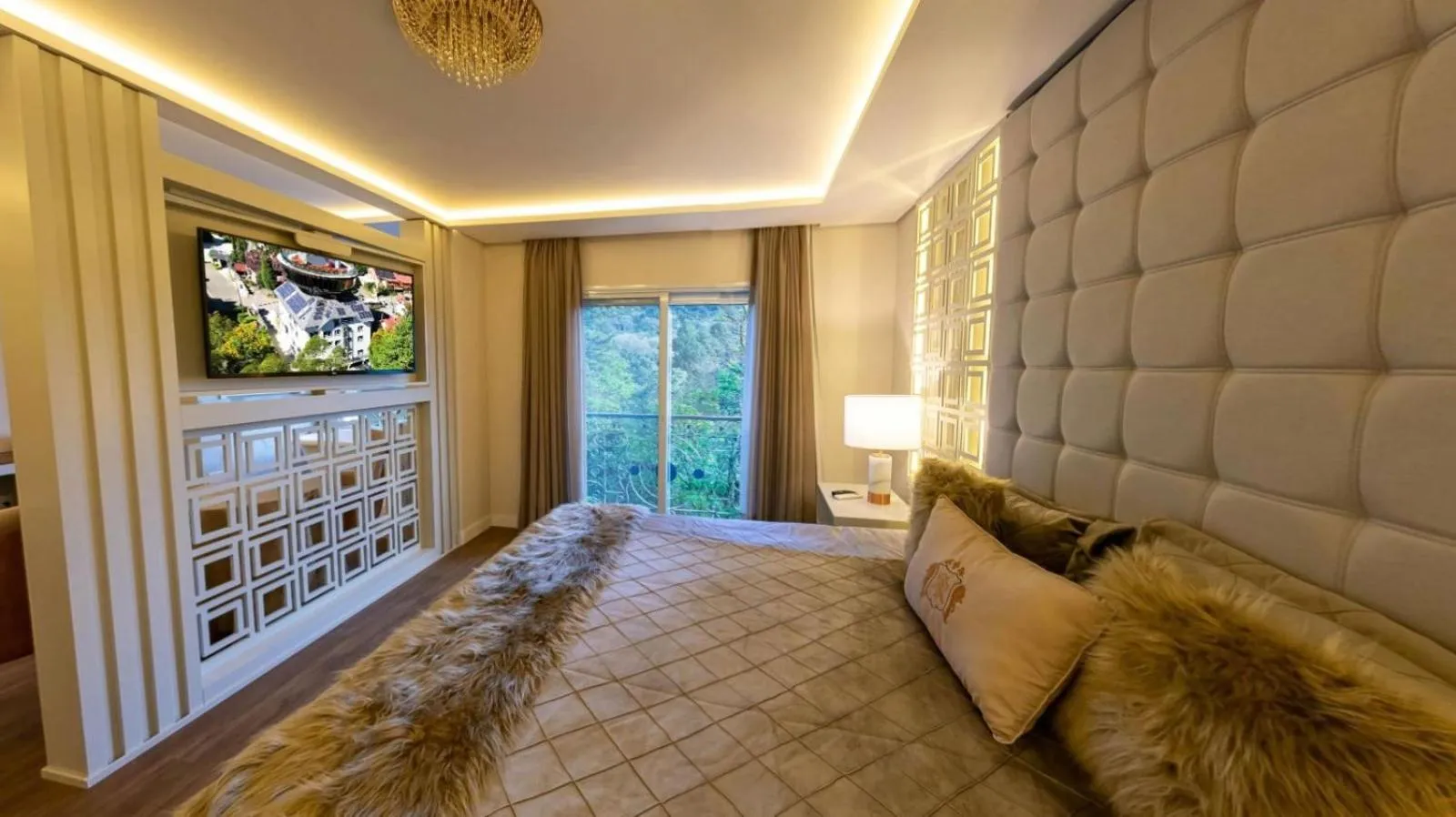 Bedroom, Bed in Hotel e Restaurante GIRATÓRIO RF Vision - A melhor vista 360 de Gramado