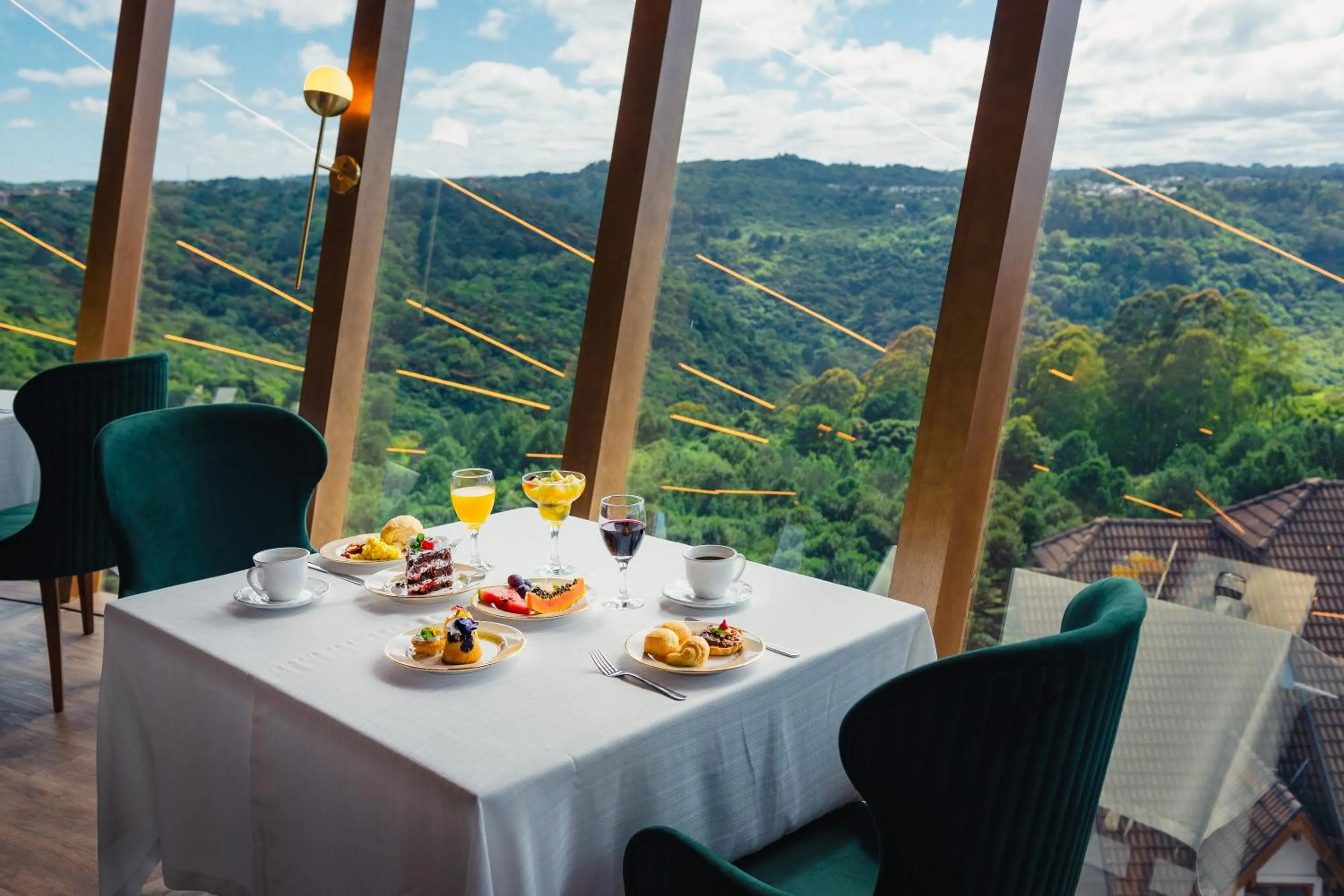 Restaurant/places to eat in Hotel e Restaurante GIRATÓRIO RF Vision - A melhor vista 360 de Gramado