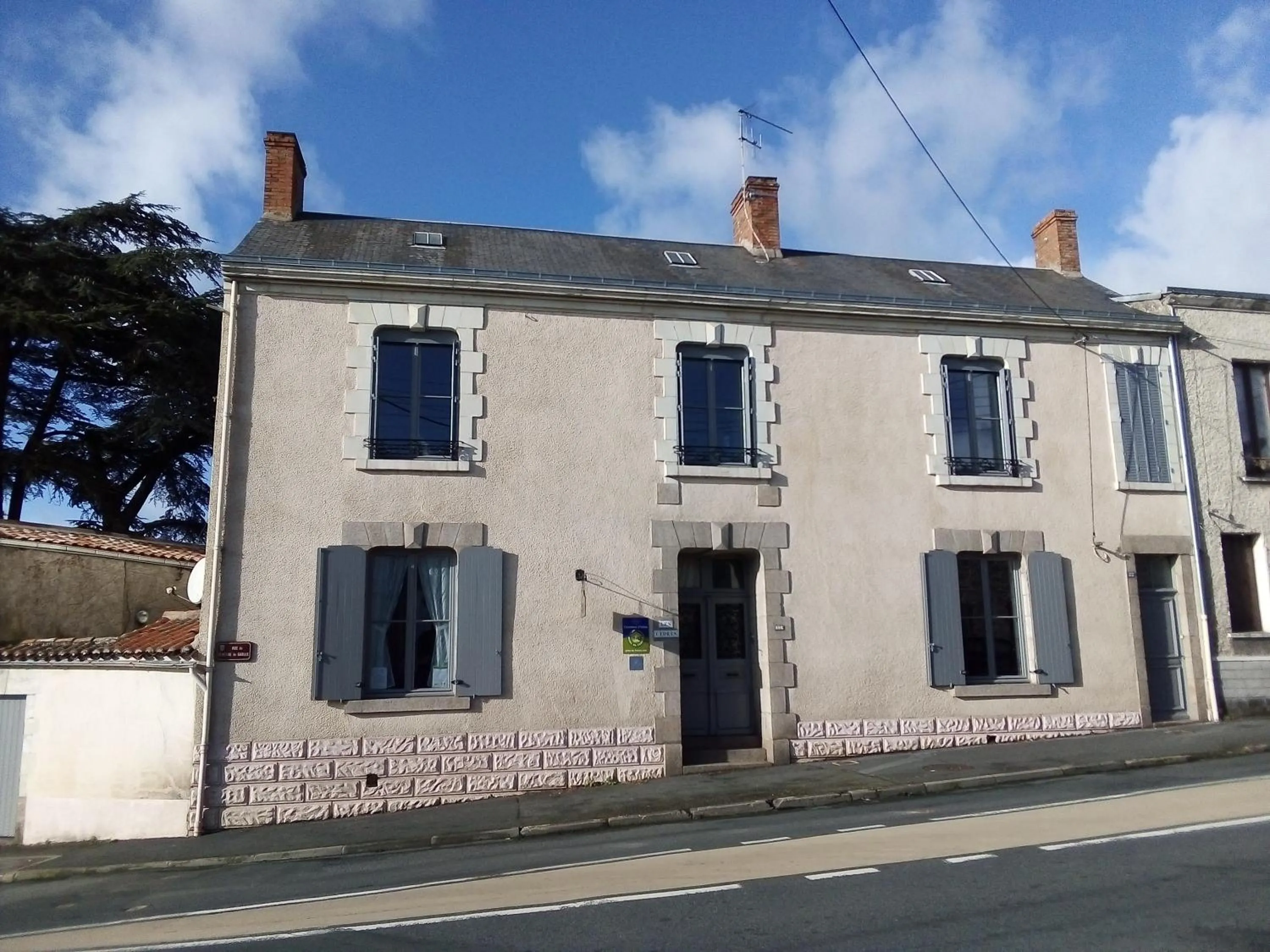Property building in Les Cèdres