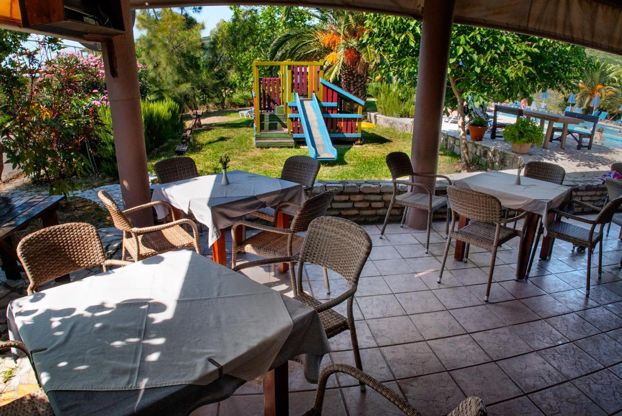 Restaurant/places to eat in Efrosini Village