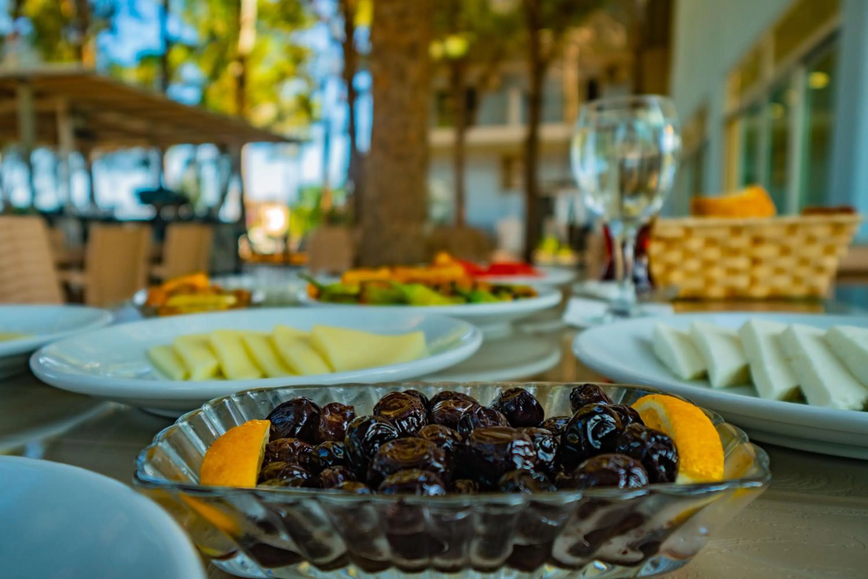 Food and drinks in Prenses Sealine Beach Hotel