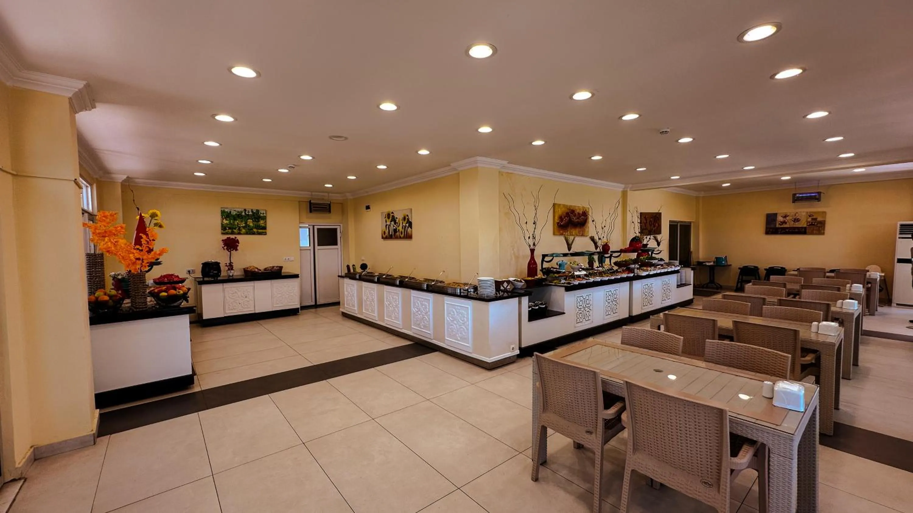 Restaurant/places to eat in Prenses Sealine Beach Hotel