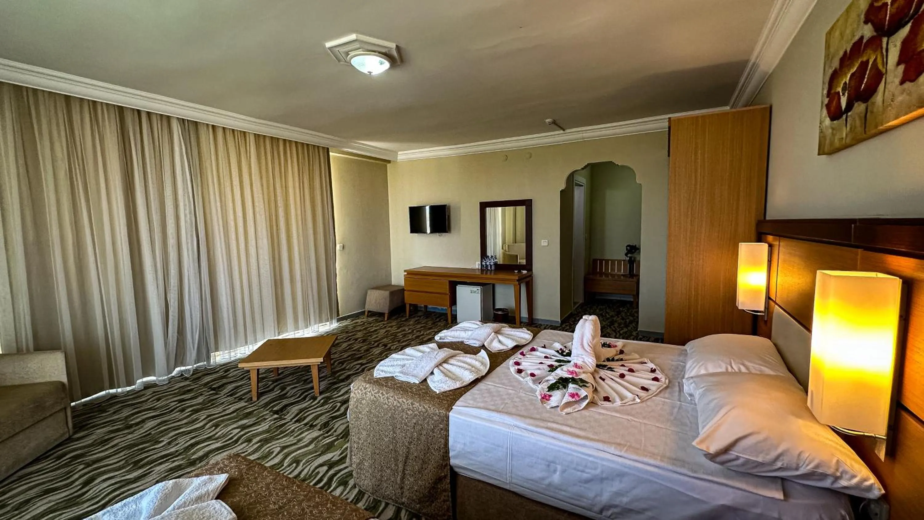 Bed in Prenses Sealine Beach Hotel