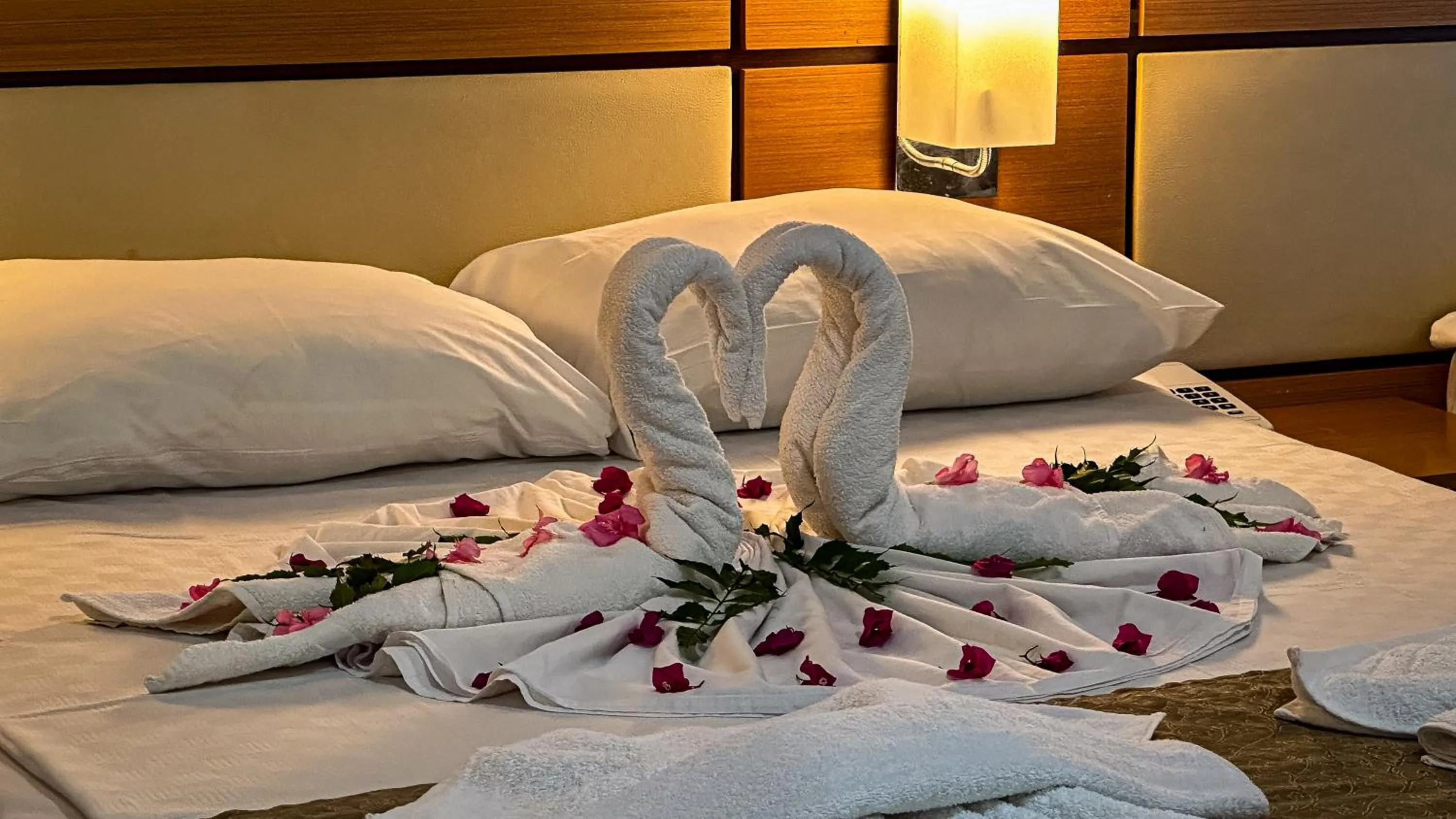 Bed in Prenses Sealine Beach Hotel