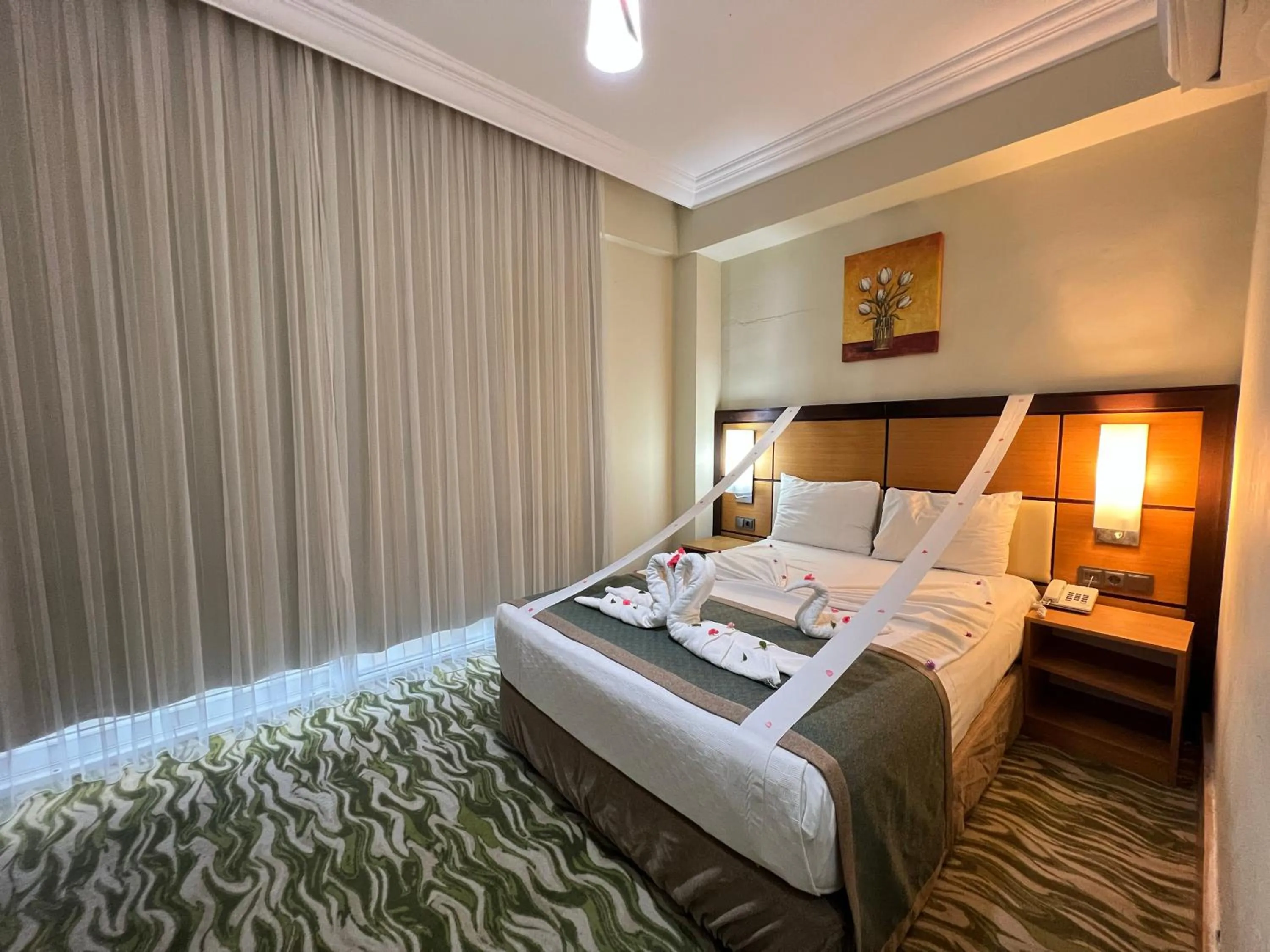 Bed in Prenses Sealine Beach Hotel