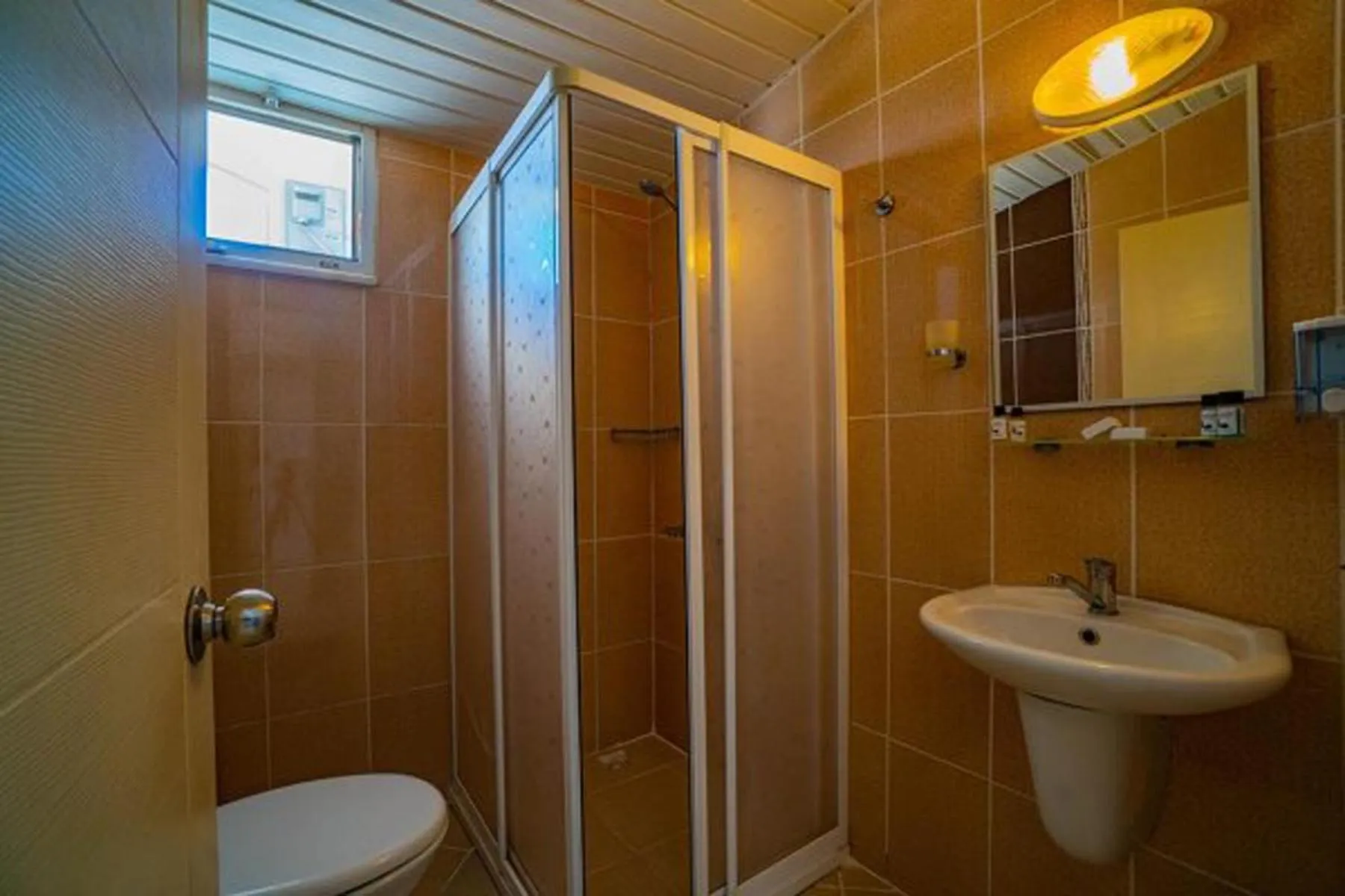 Shower in Prenses Sealine Beach Hotel