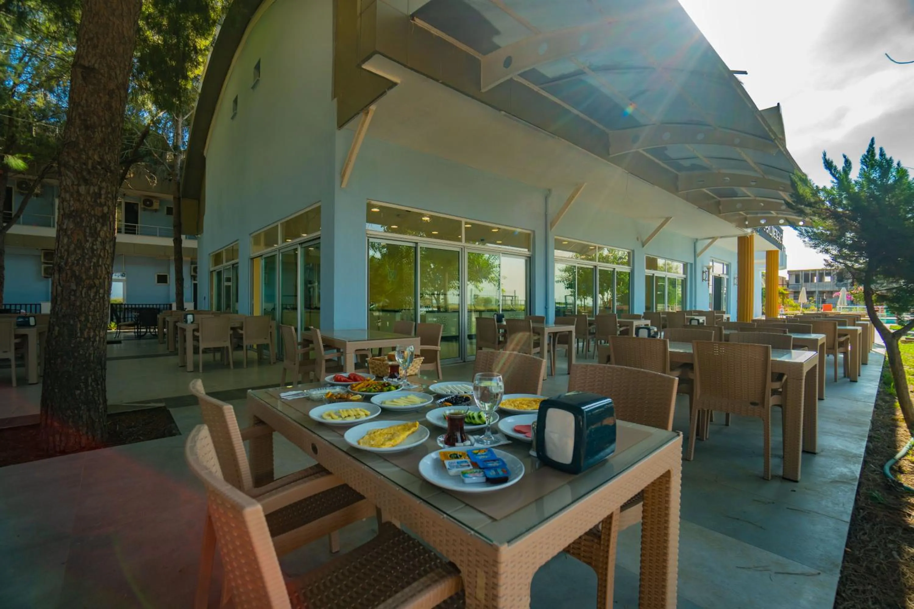 Patio in Prenses Sealine Beach Hotel