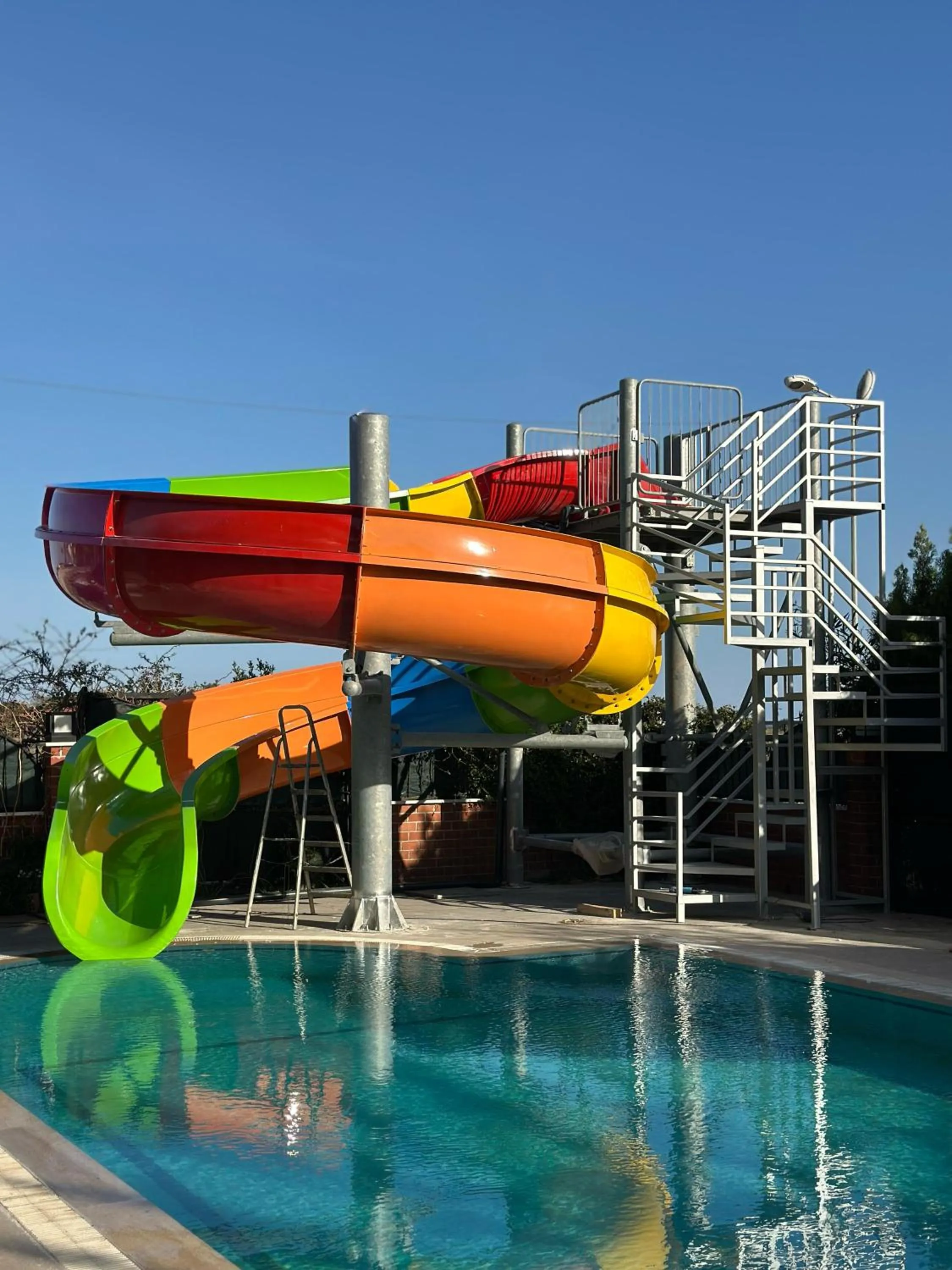 Swimming pool in Prenses Sealine Beach Hotel