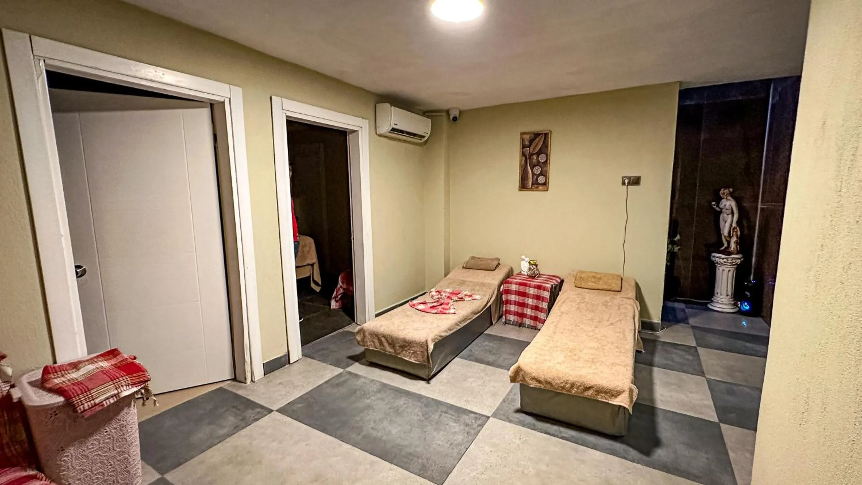 Bed in Prenses Sealine Beach Hotel