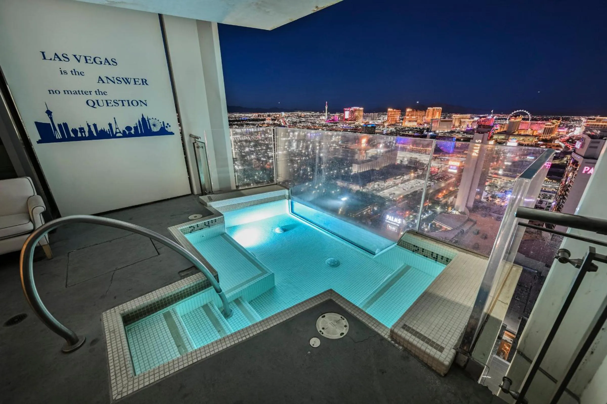 Hot Tub in StripViewSuites at Palms Place