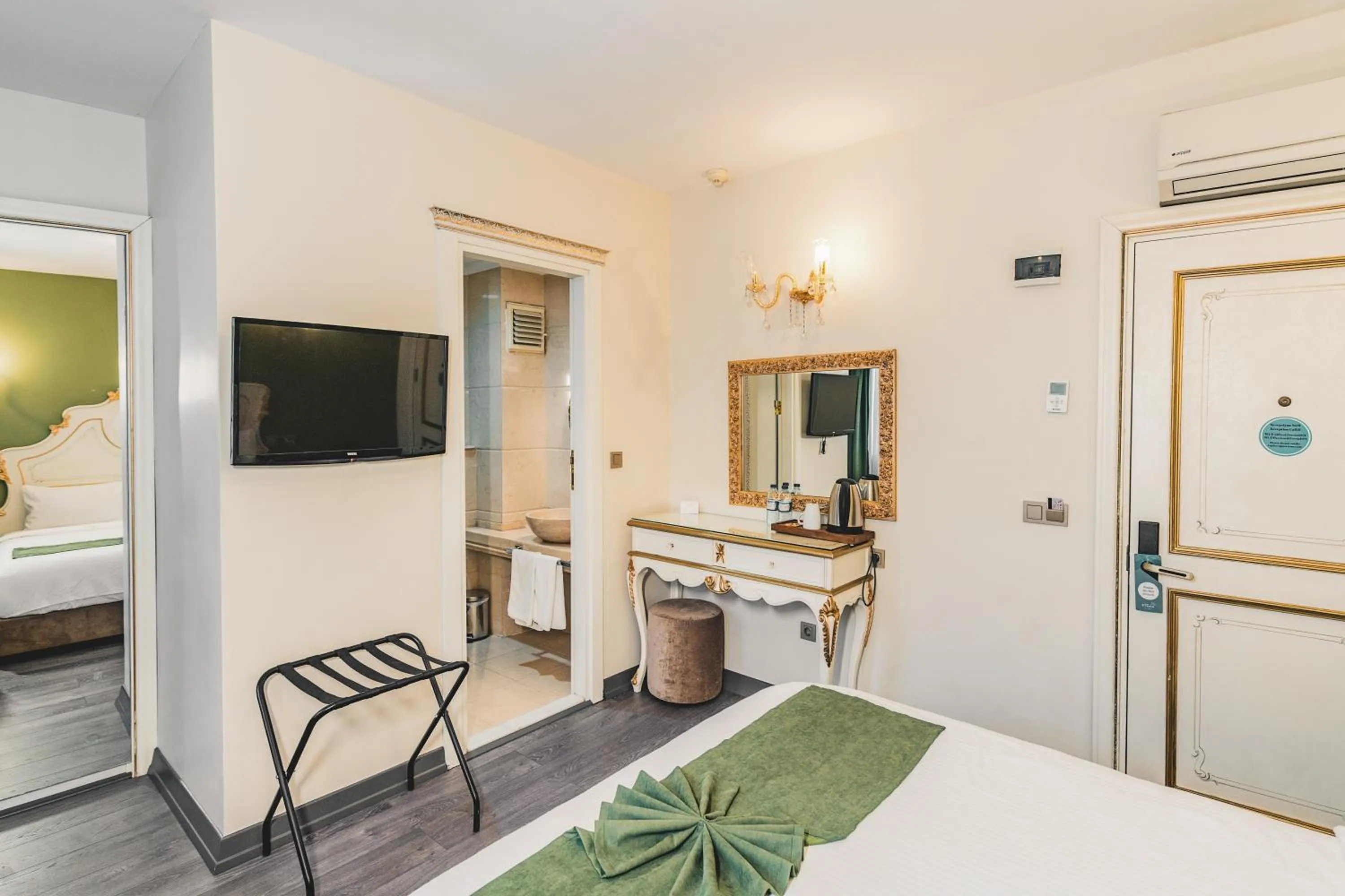 Bed in Hotel Fresia Istanbul