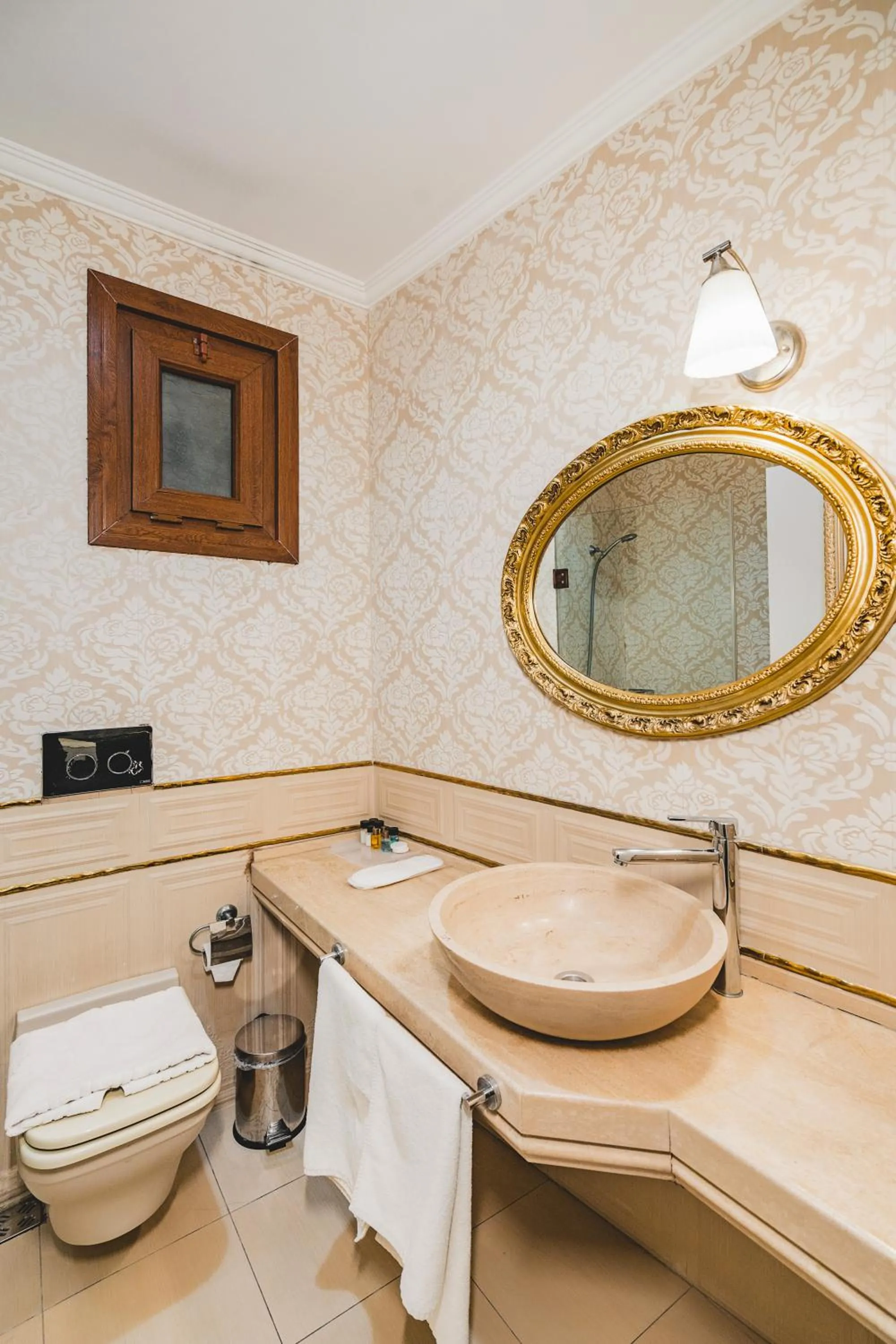 Toilet in Hotel Fresia Istanbul