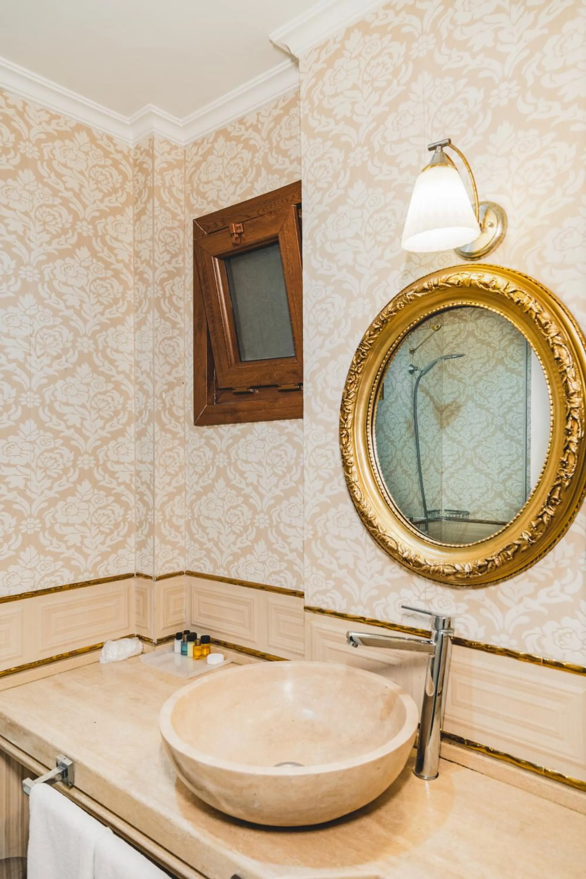 Toilet in Hotel Fresia Istanbul