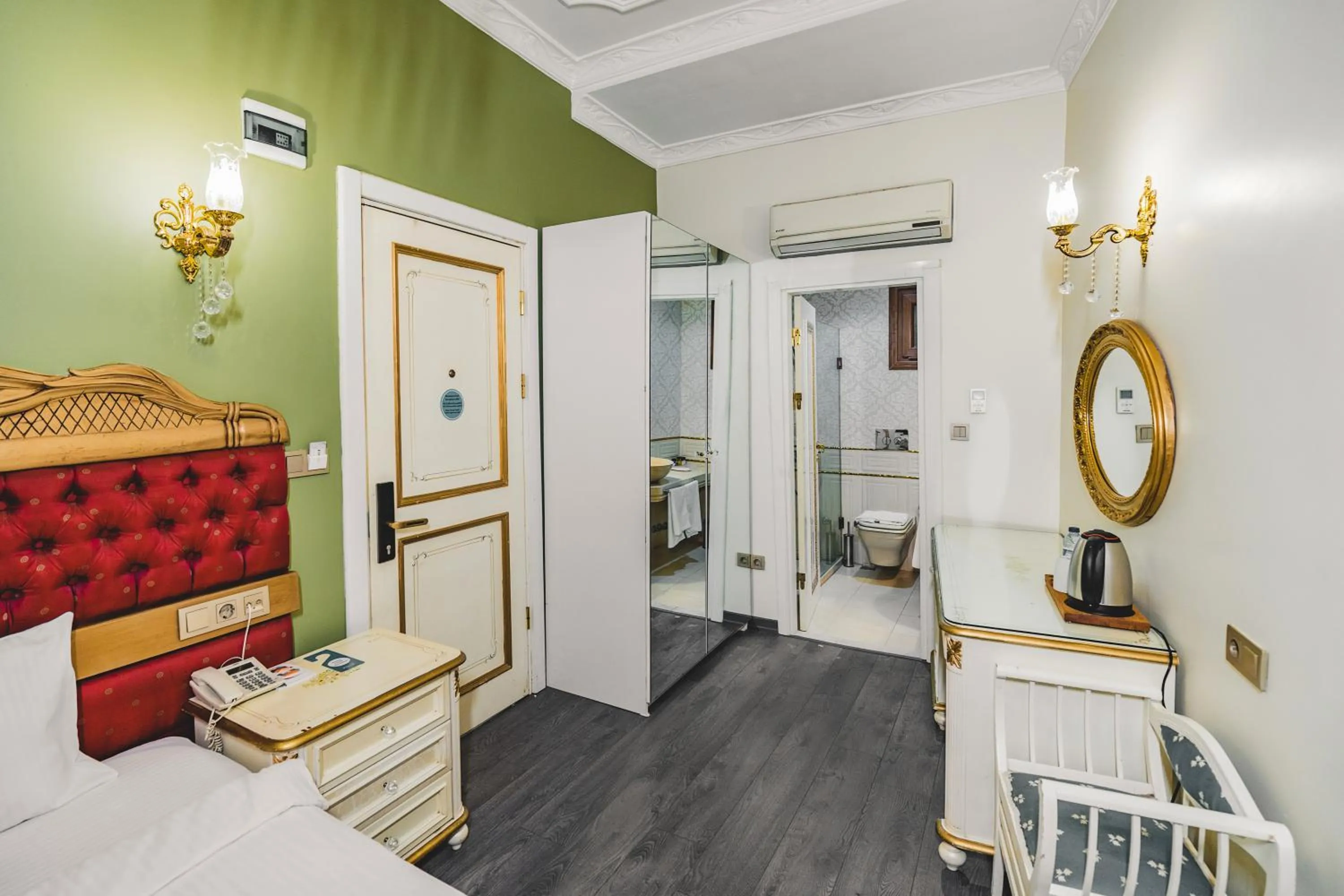 Bed in Hotel Fresia Istanbul